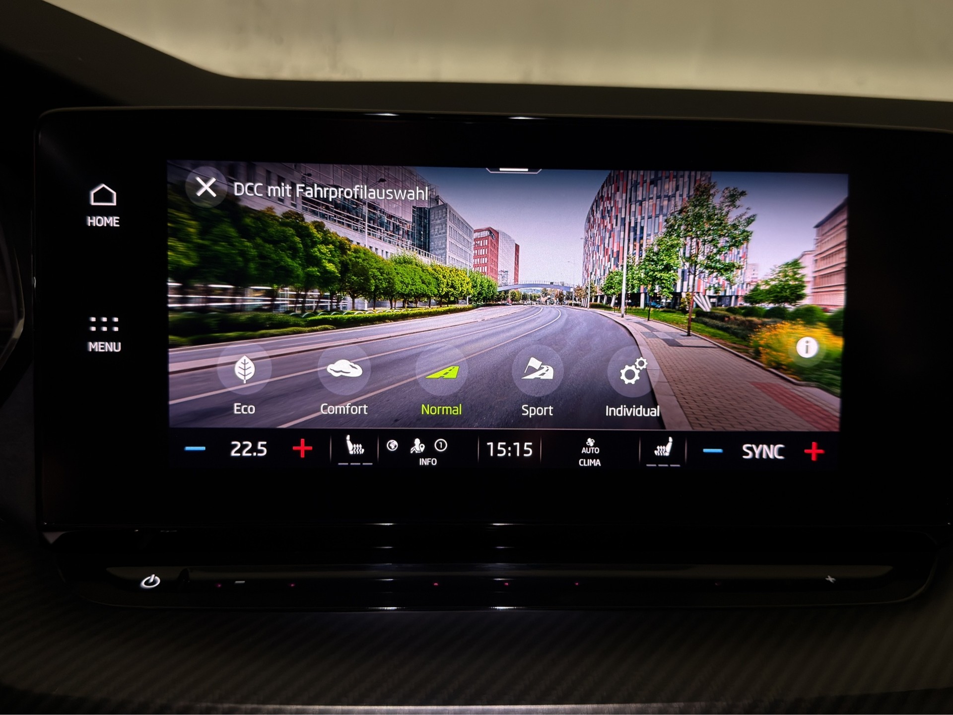 SKODA Octavia Combi 2.0 TSI DSG RS-image-29