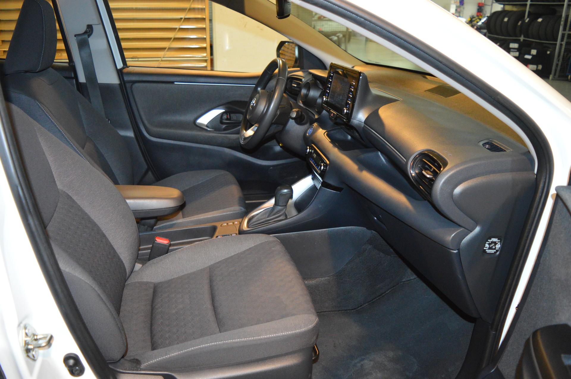 TOYOTA Yaris 1.5 Trend e-CVT-image-14