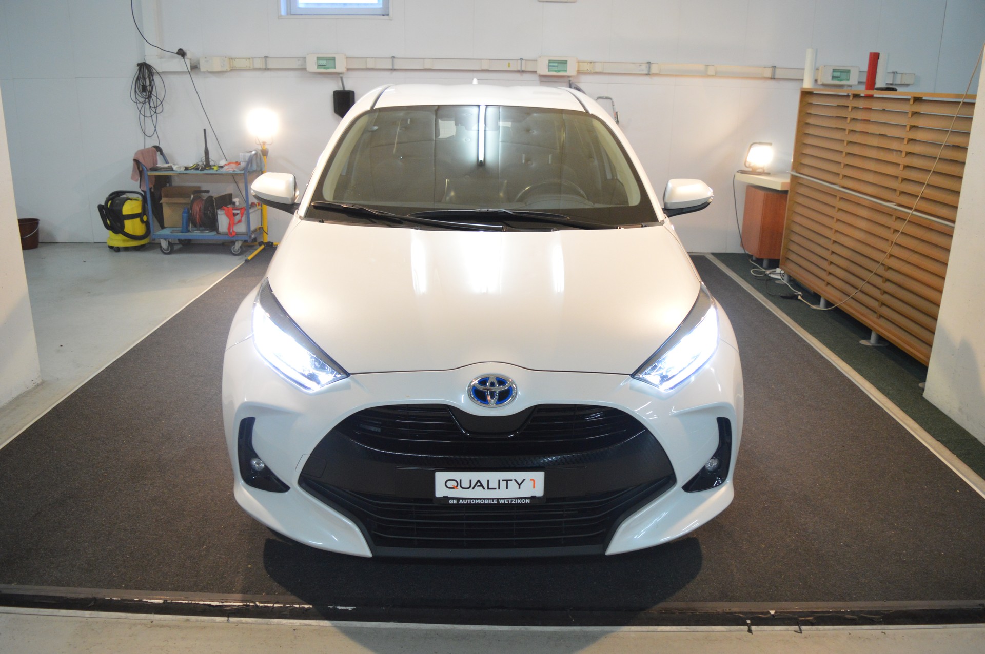 TOYOTA Yaris 1.5 Trend e-CVT-image-2