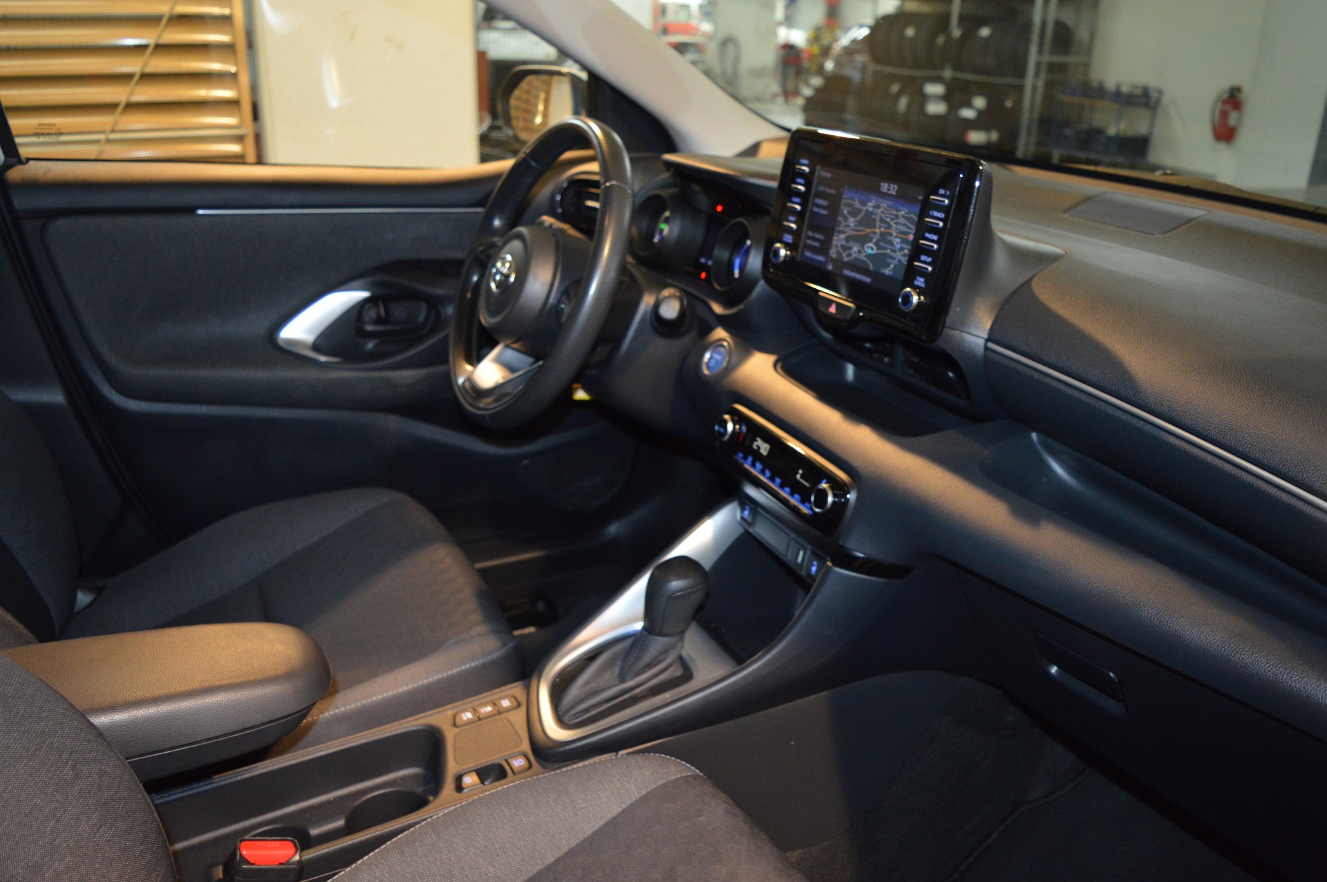 TOYOTA Yaris 1.5 Trend e-CVT-image-16