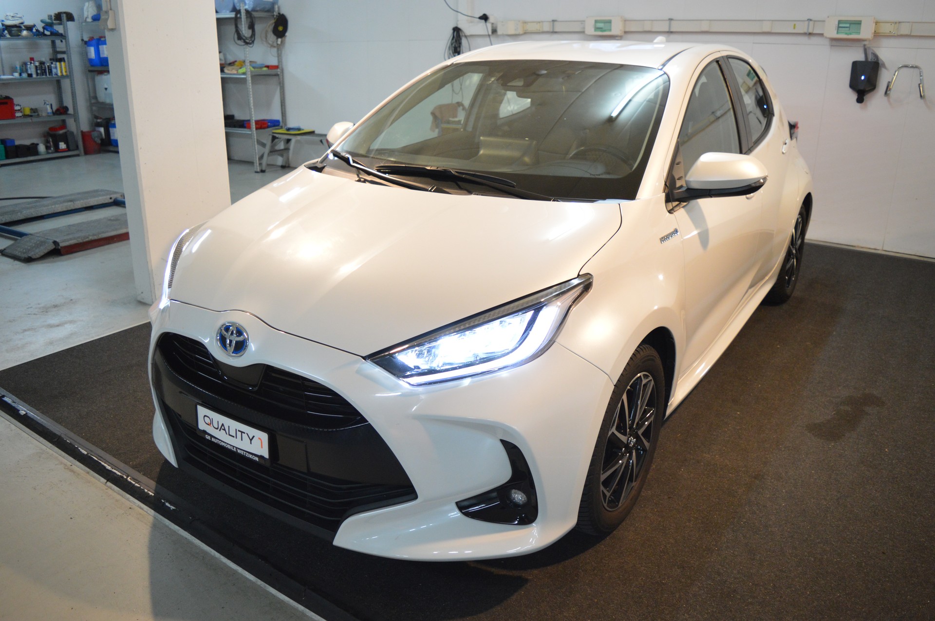 TOYOTA Yaris 1.5 Trend e-CVT-image-0