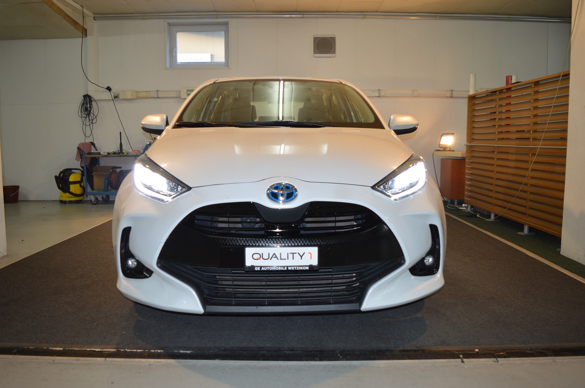 TOYOTA Yaris 1.5 Trend e-CVT-image-1