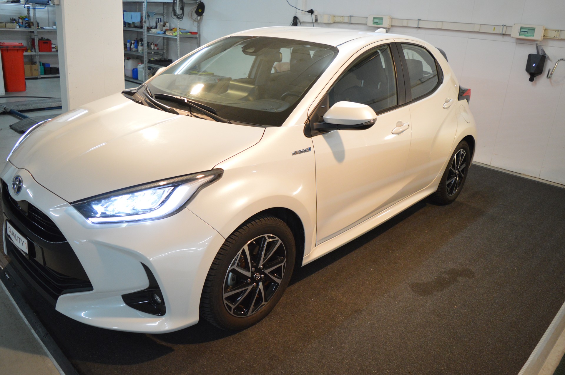 TOYOTA Yaris 1.5 Trend e-CVT-image-4