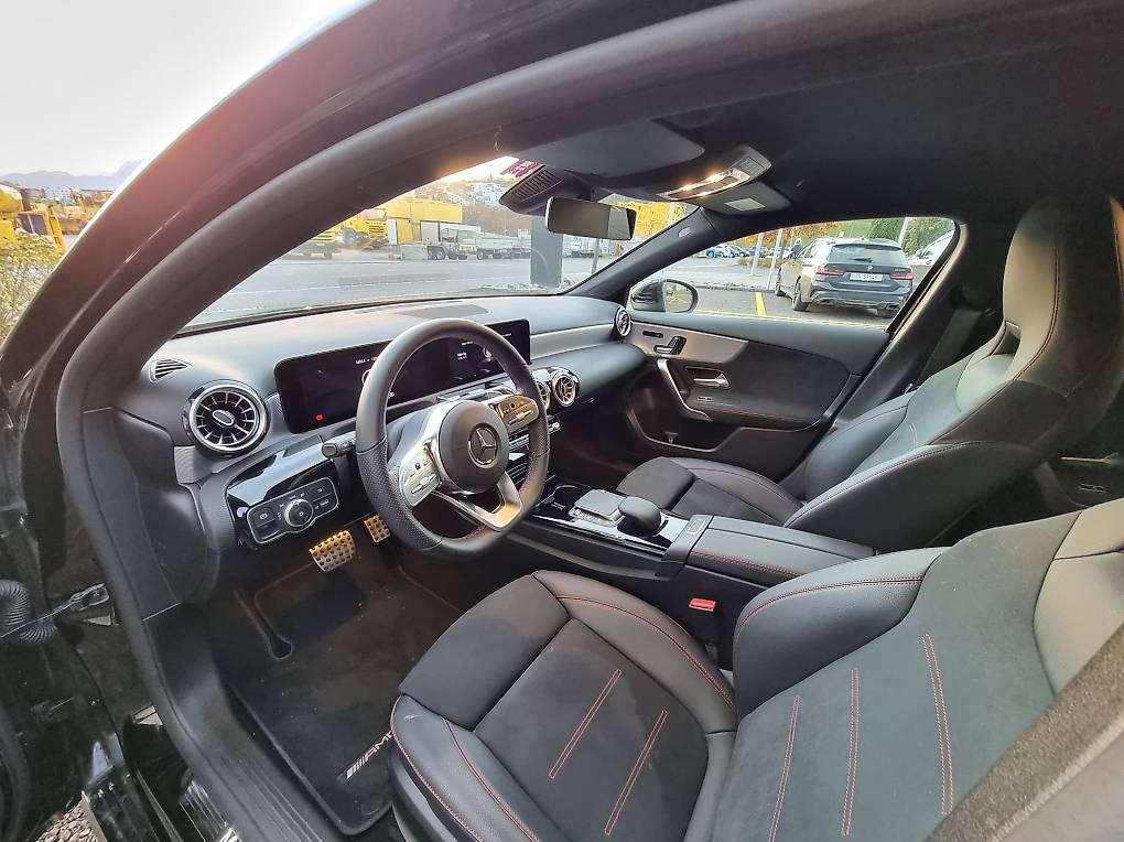 MERCEDES-BENZ A 200 AMG Line 7G-DCT-image-2