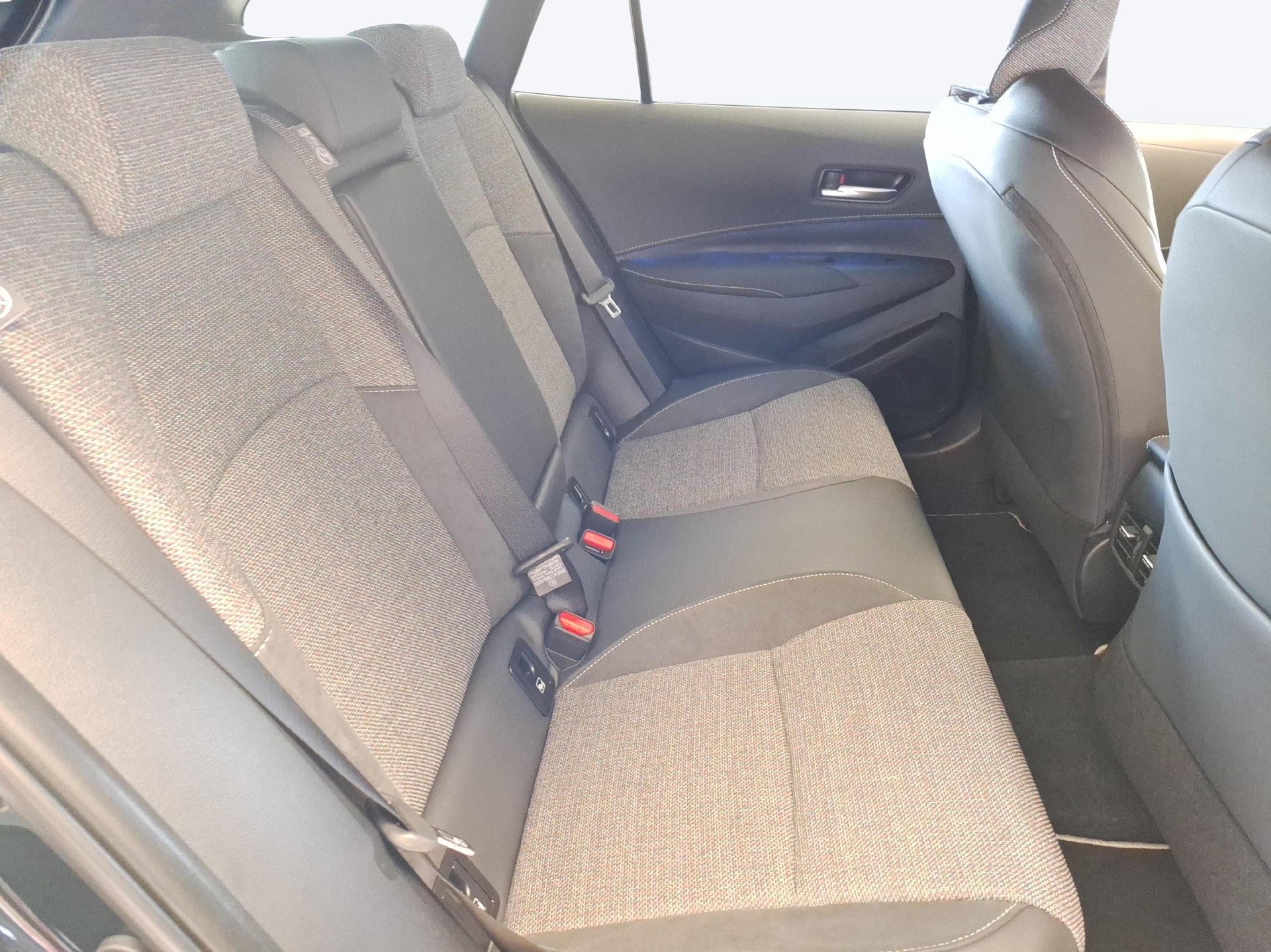 TOYOTA Corolla Touring Sports 2.0 HSD Swiss Edition-image-9
