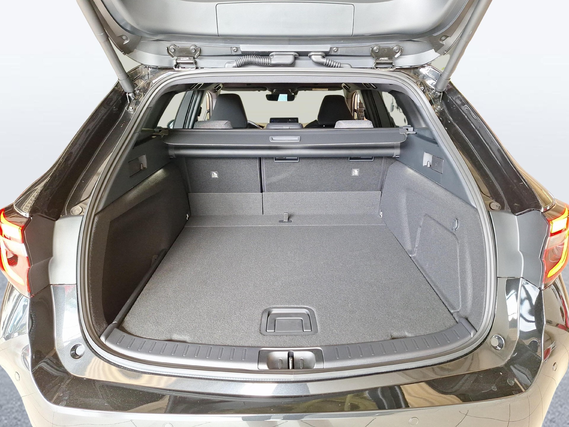 TOYOTA Corolla Touring Sports 2.0 HSD Swiss Edition-image-10