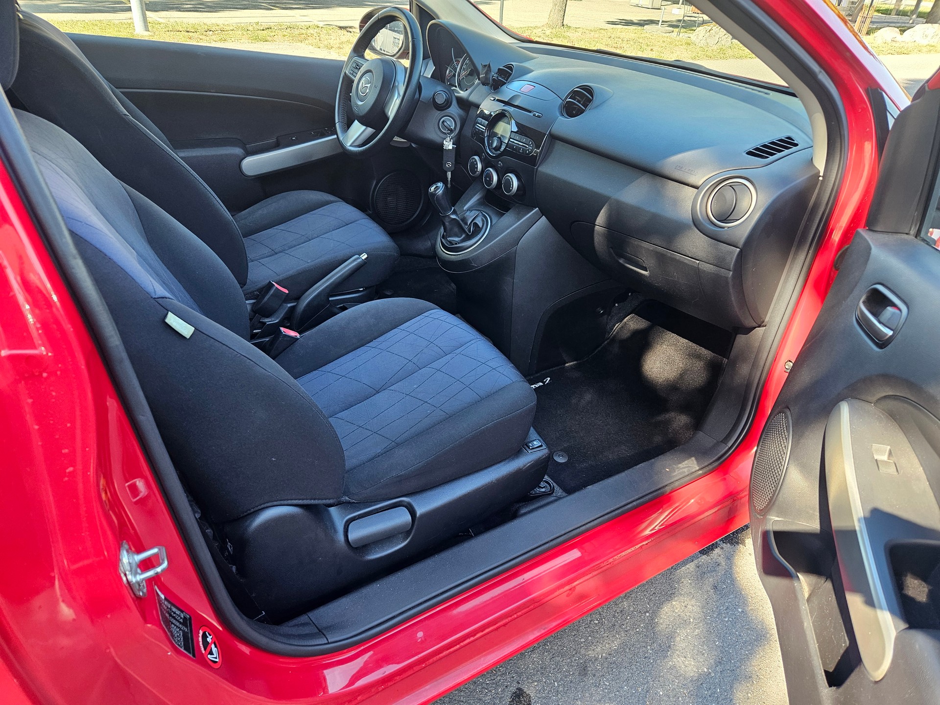 MAZDA 2 1.3i 16V Exclusive-image-7