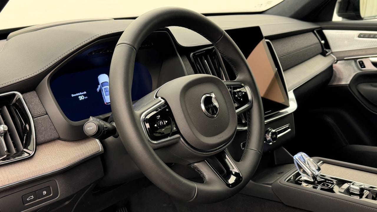 VOLVO XC90 T8 AWD PluginHybrid Ultra Dark Geartronic-image-7