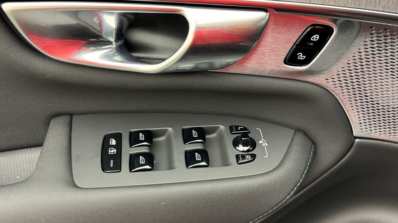 VOLVO XC90 T8 AWD PluginHybrid Ultra Dark Geartronic-image-9