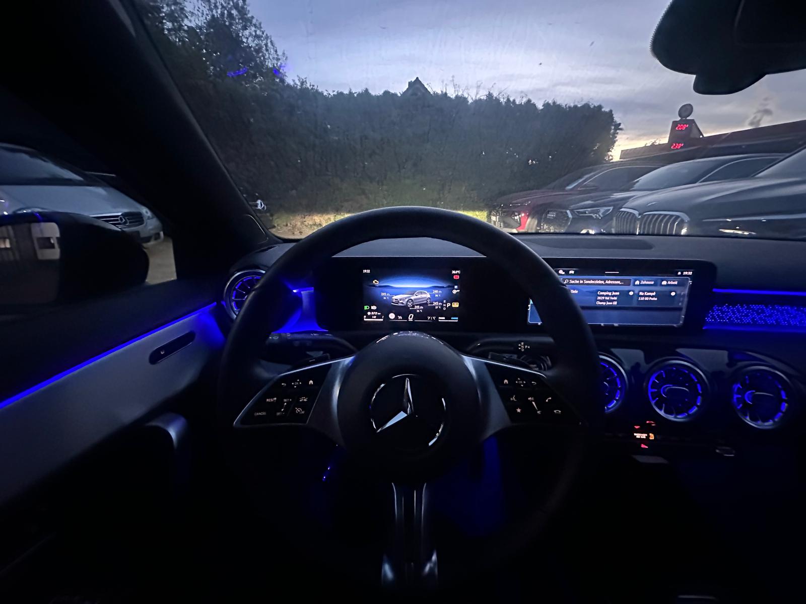 MERCEDES-BENZ A 180 Night Star 7G-DCT | Neuwagenzustand | 2 Jahre Garantie |-image-12