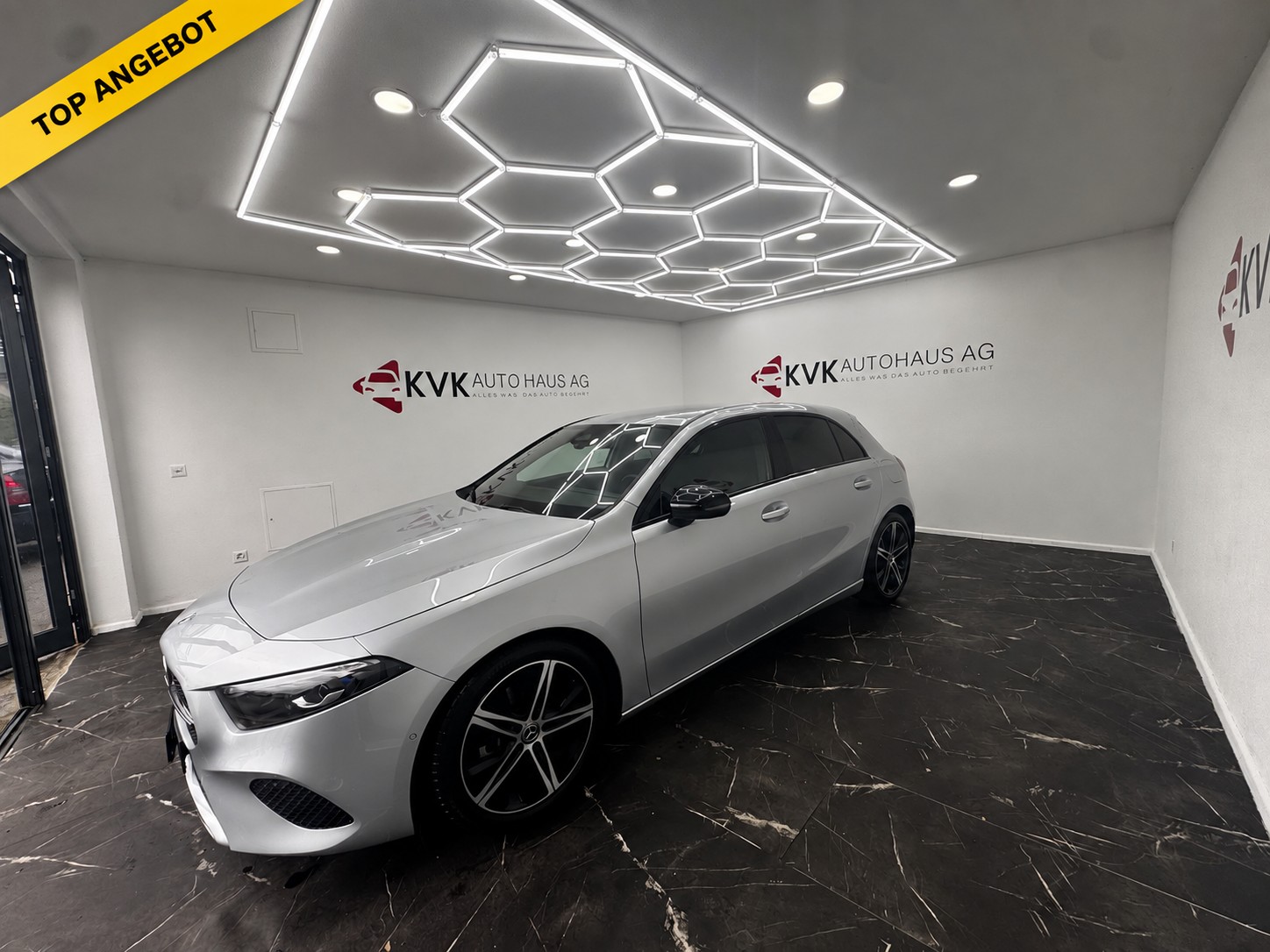 MERCEDES-BENZ A 180 Night Star 7G-DCT | Neuwagenzustand | 2 Jahre Garantie |