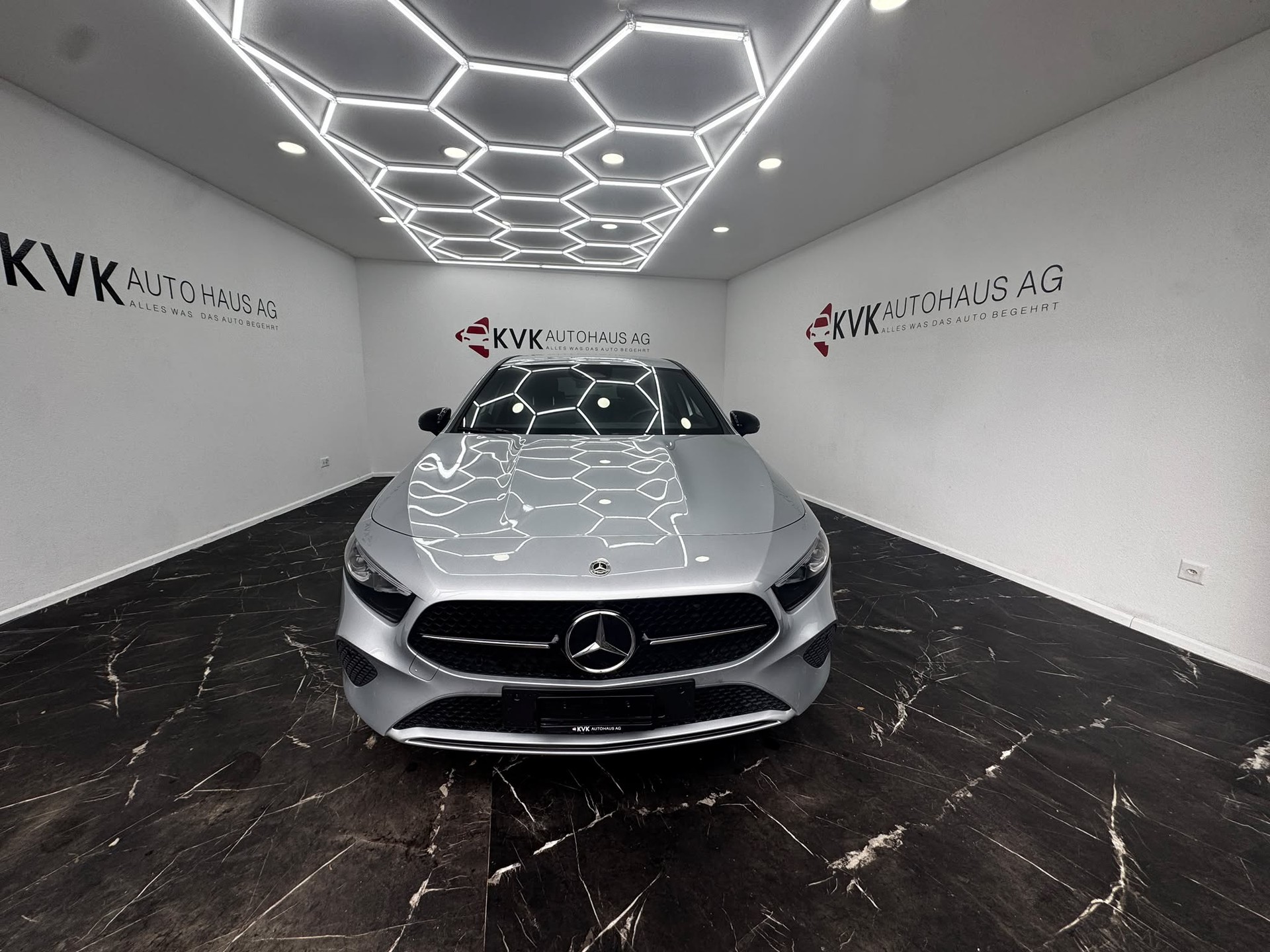 MERCEDES-BENZ A 180 Night Star 7G-DCT | Neuwagenzustand | 2 Jahre Garantie |-showroom-element-2