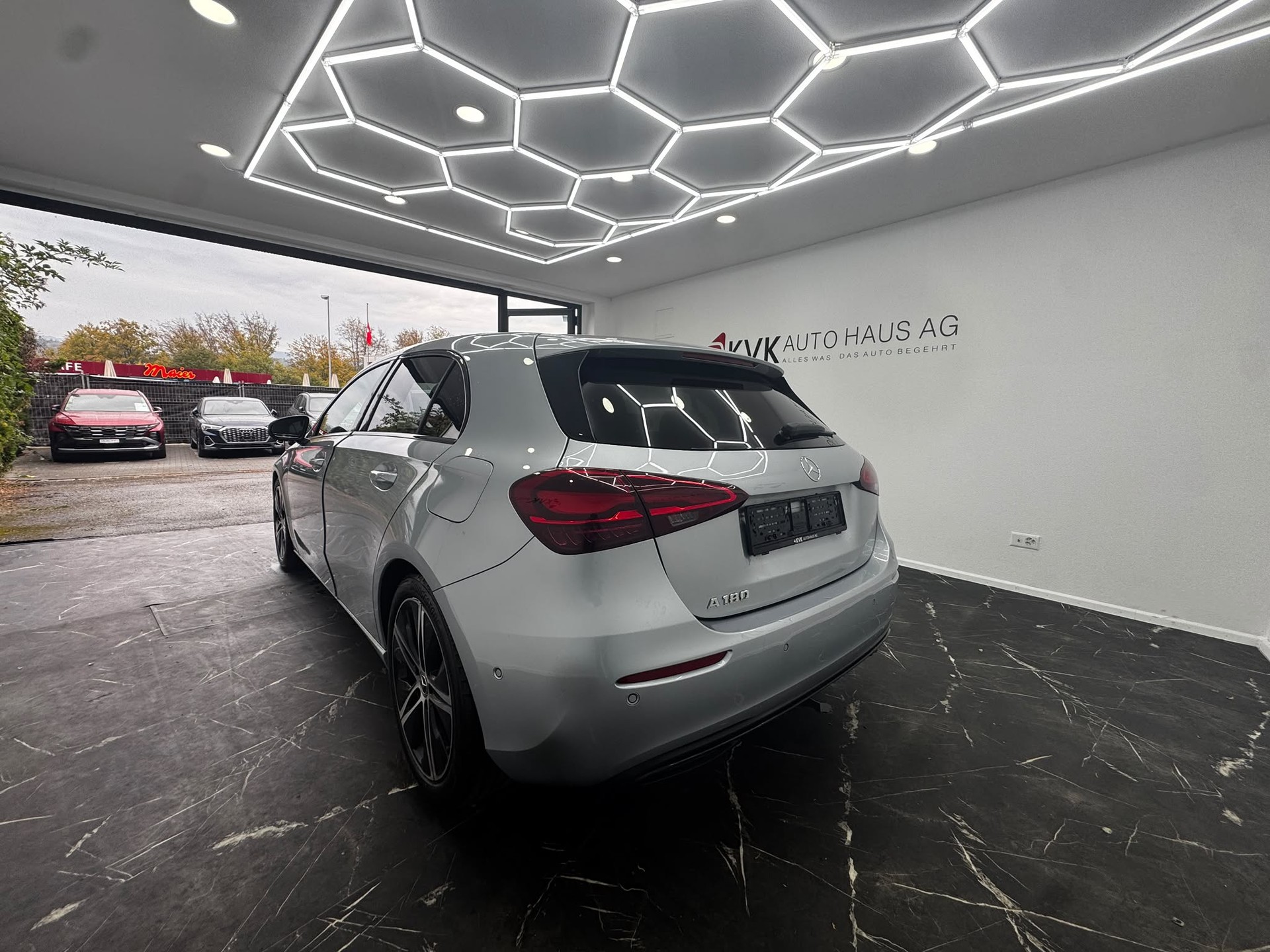 MERCEDES-BENZ A 180 Night Star 7G-DCT | Neuwagenzustand | 2 Jahre Garantie |-image-9
