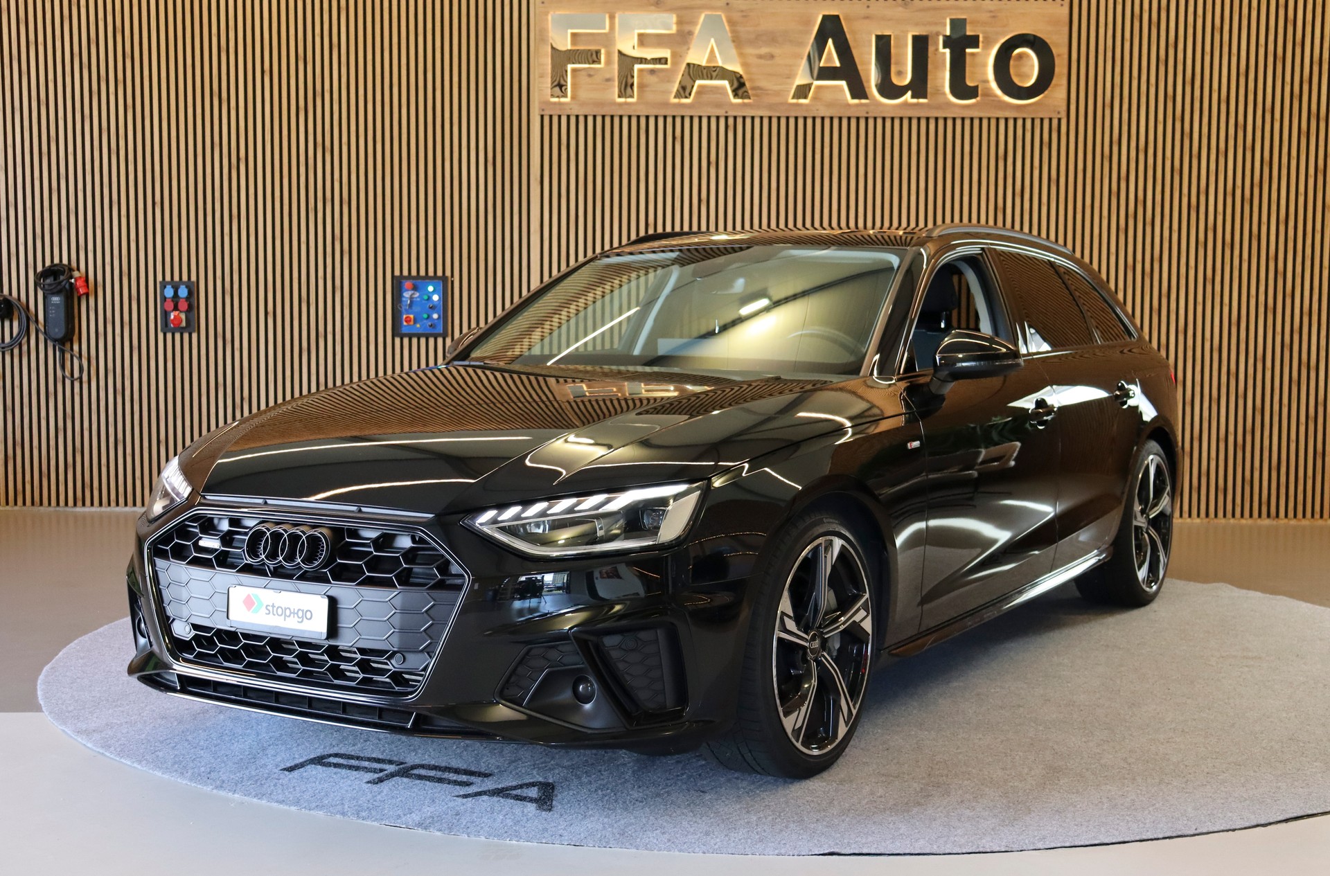 AUDI A4 Avant 2.0 45 TFSI S Line quattro S-Tronic-image-0