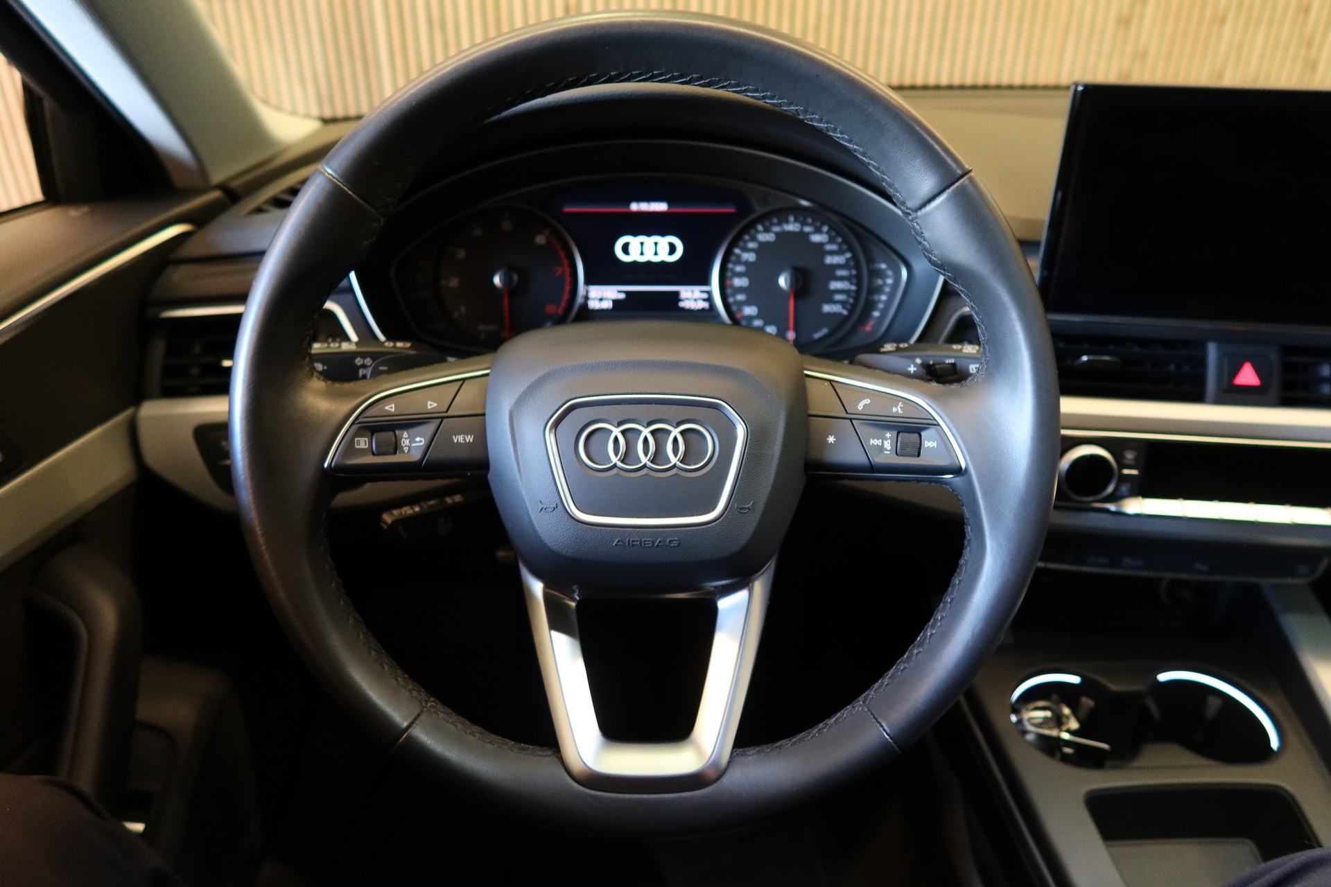 AUDI A4 Avant 2.0 45 TFSI S Line quattro S-Tronic-image-11
