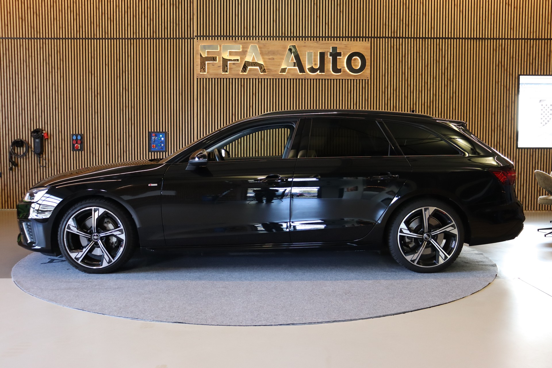 AUDI A4 Avant 2.0 45 TFSI S Line quattro S-Tronic-image-9