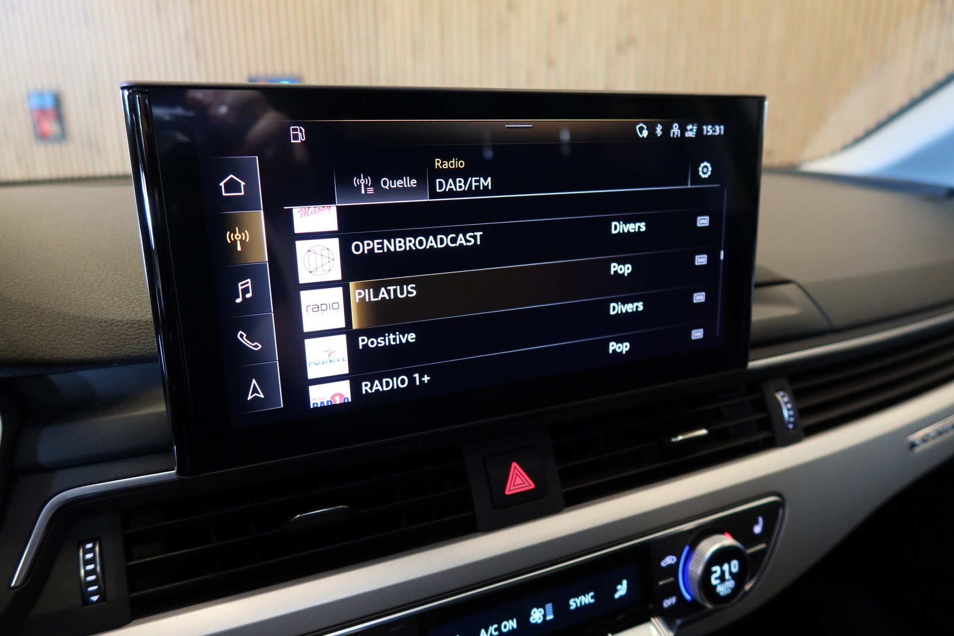 AUDI A4 Avant 2.0 45 TFSI S Line quattro S-Tronic-image-17