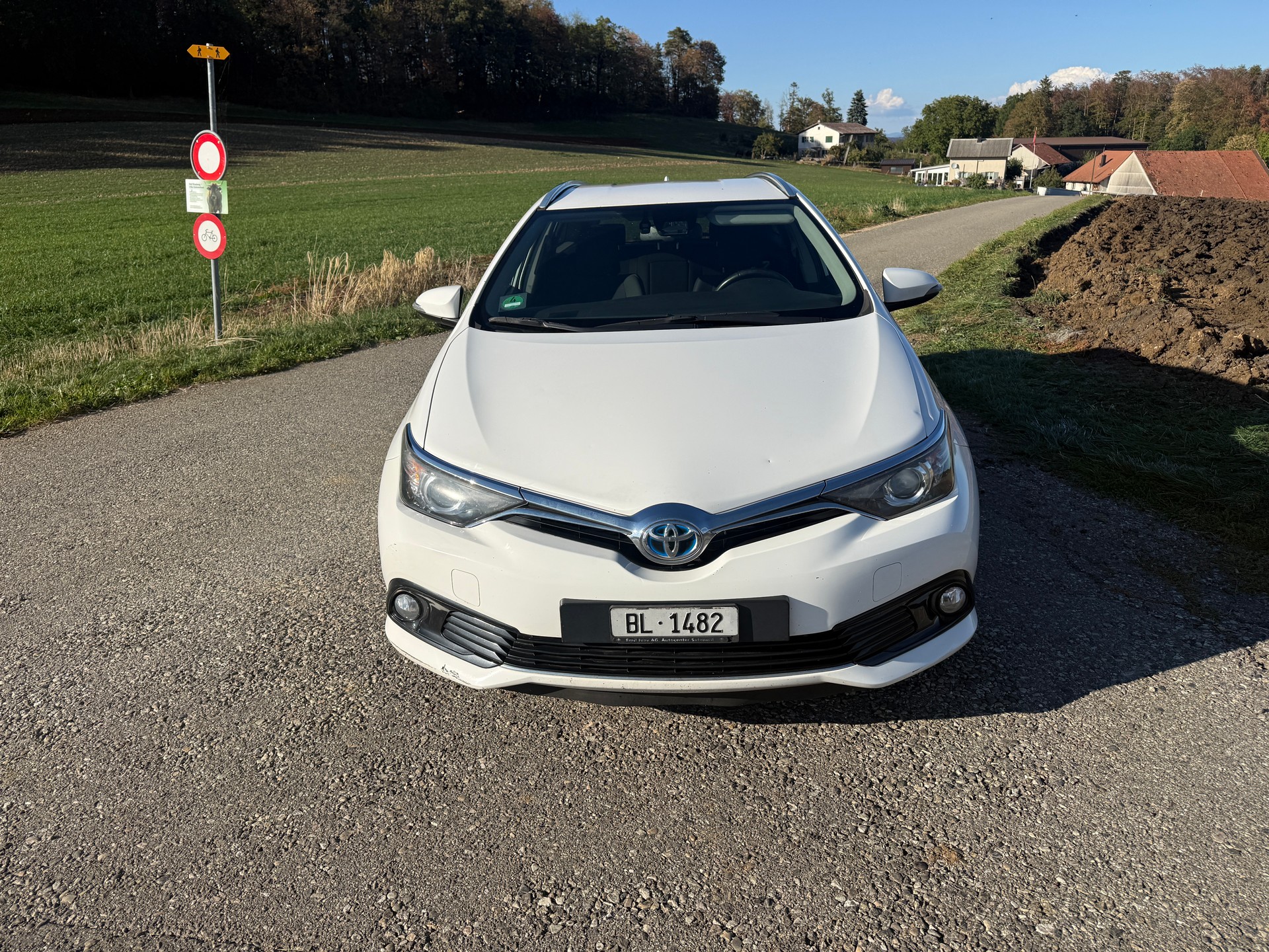 TOYOTA Auris Touring Sports 1.8 HSD Trend e-CVT-image-1