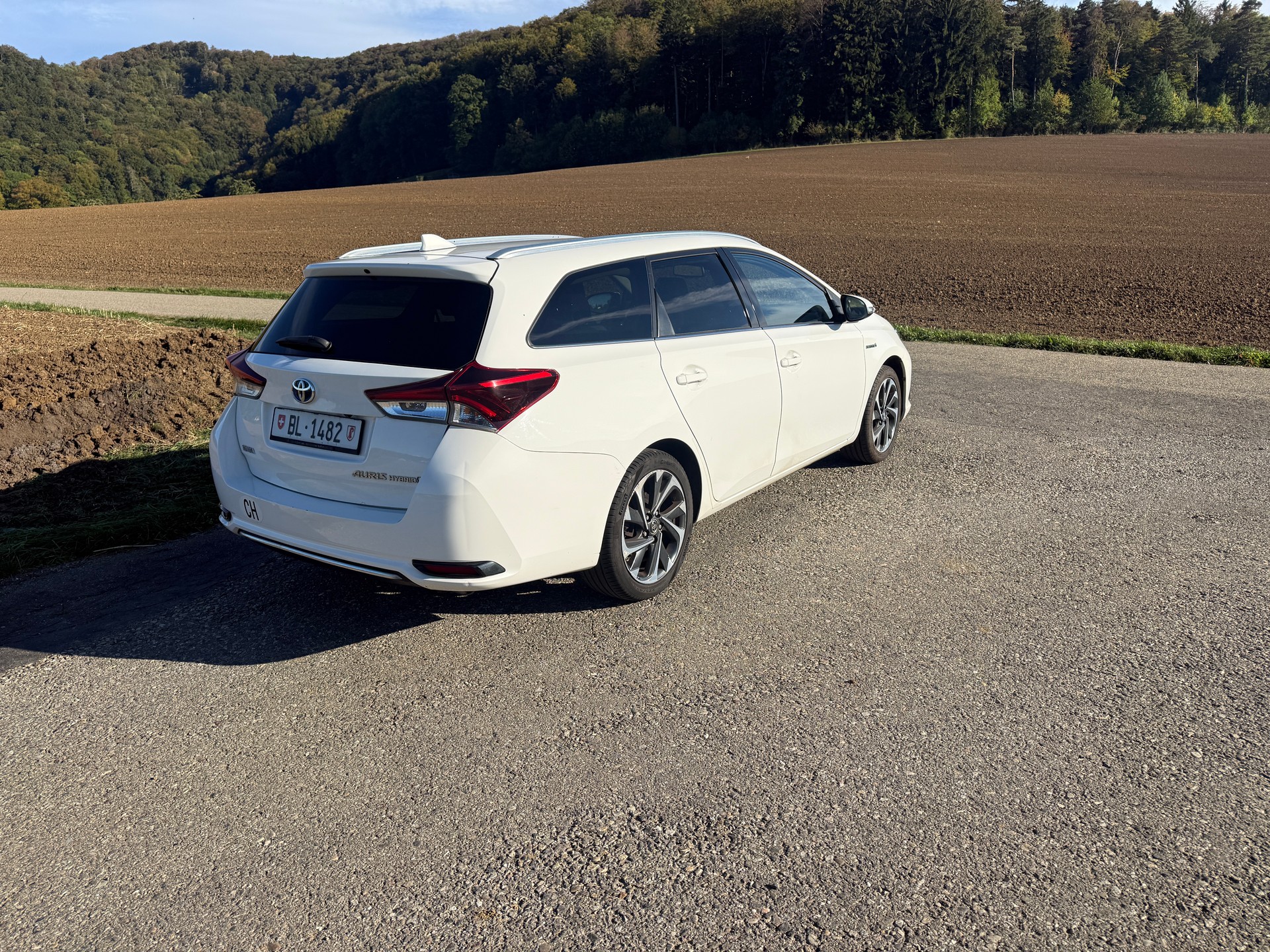 TOYOTA Auris Touring Sports 1.8 HSD Trend e-CVT-image-3