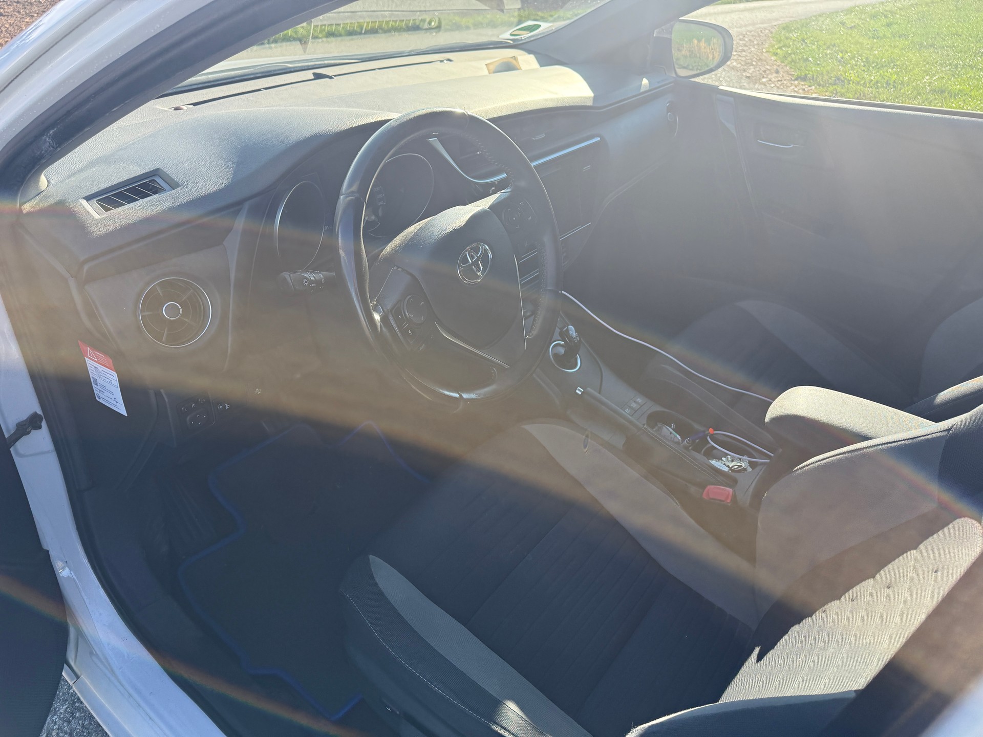 TOYOTA Auris Touring Sports 1.8 HSD Trend e-CVT-image-6