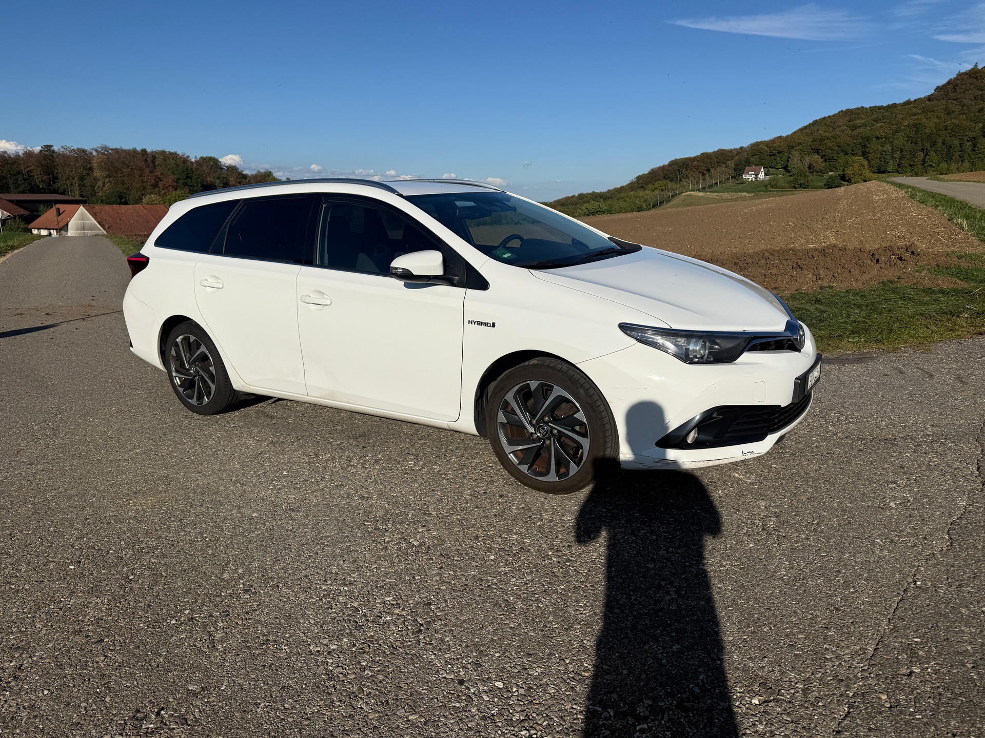 TOYOTA Auris Touring Sports 1.8 HSD Trend e-CVT-image-2