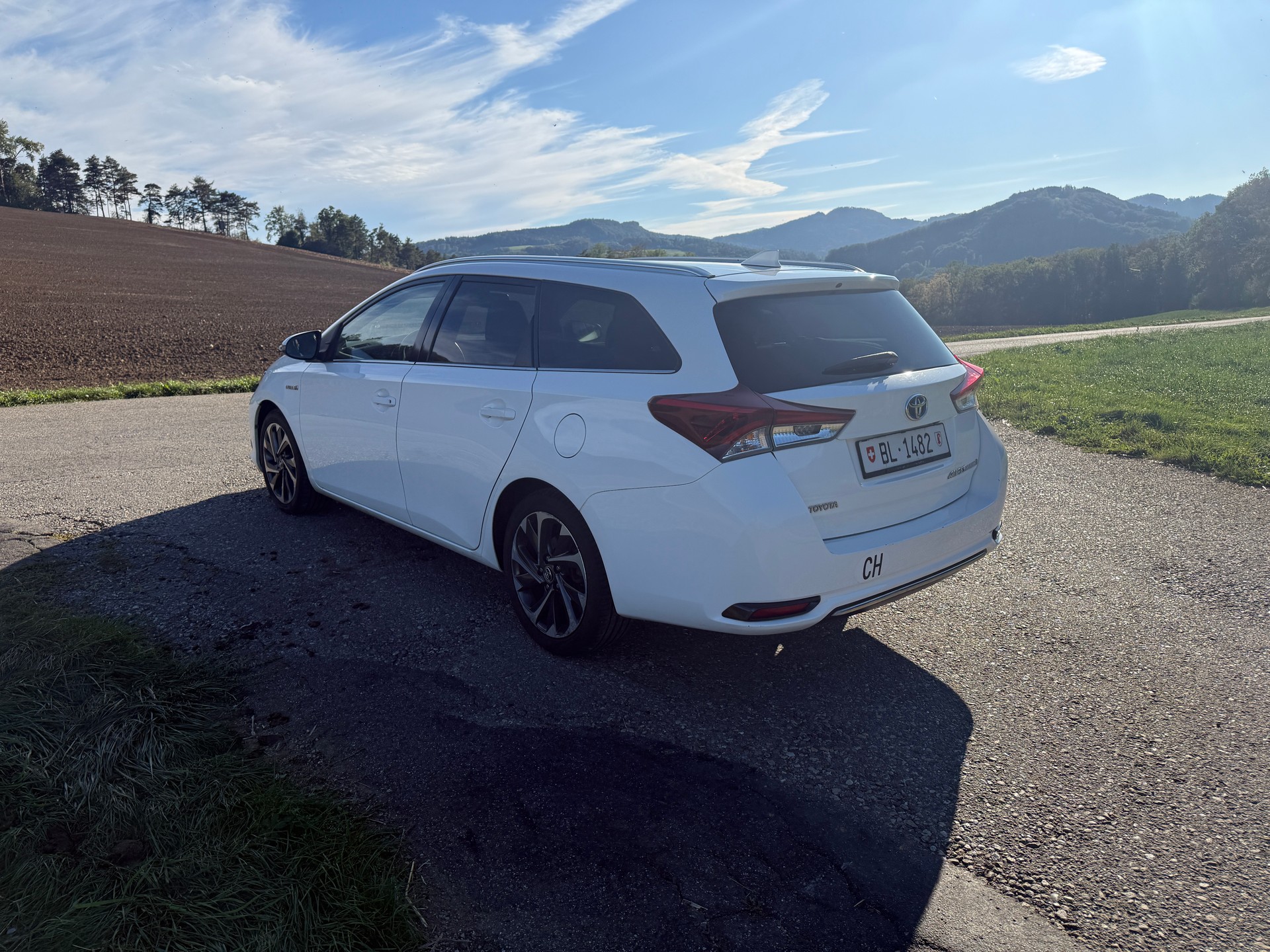 TOYOTA Auris Touring Sports 1.8 HSD Trend e-CVT-image-5
