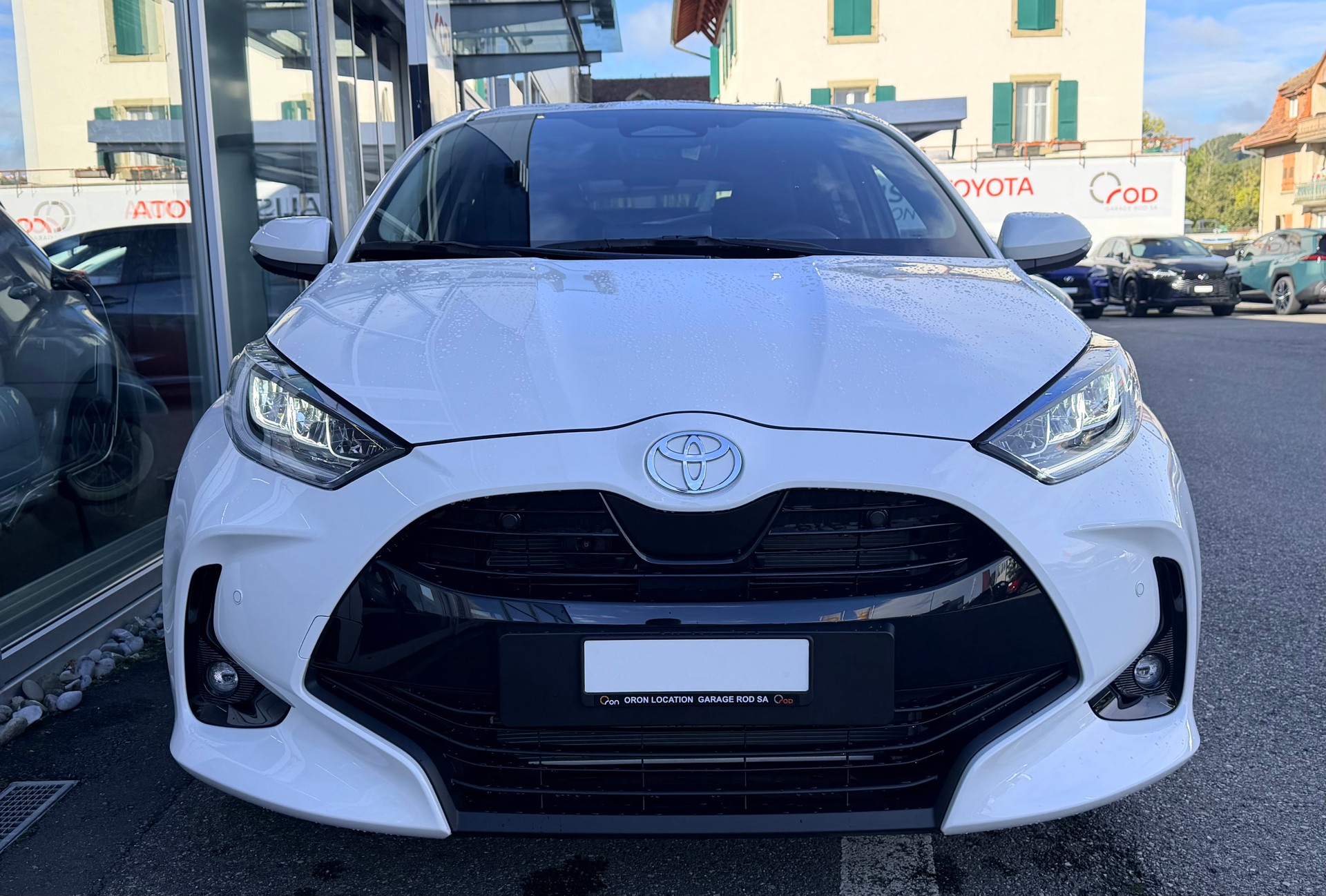 TOYOTA Yaris 1.5 Trend e-CVT-image-1