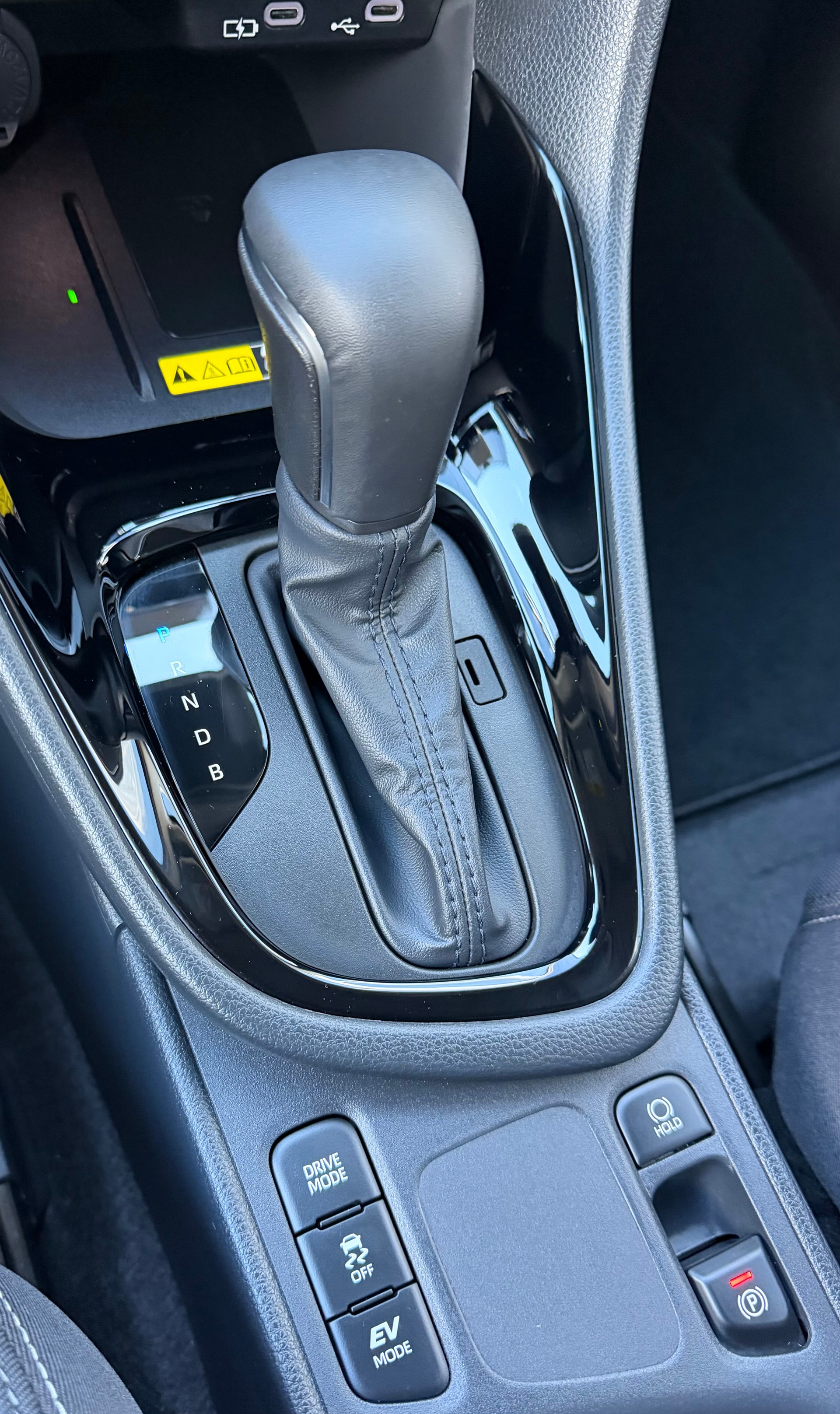 TOYOTA Yaris 1.5 Trend e-CVT-image-19
