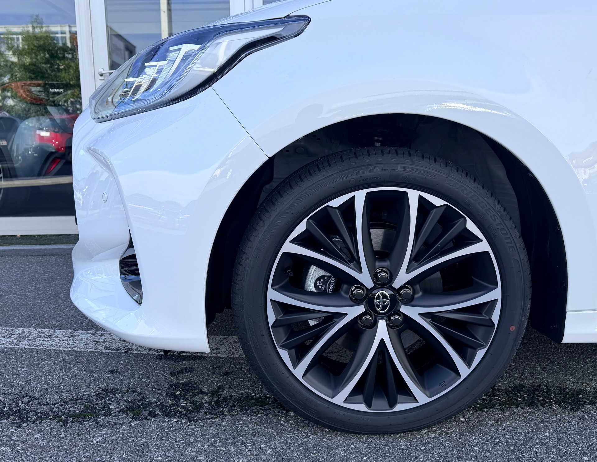 TOYOTA Yaris 1.5 Trend e-CVT-image-4