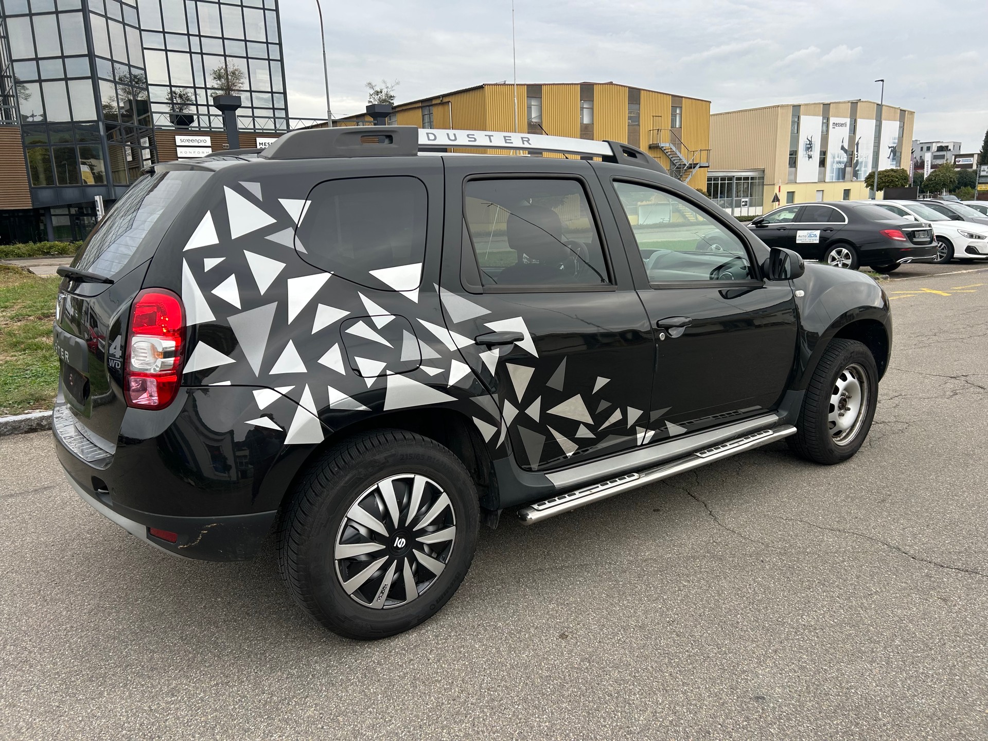 DACIA Duster 1.2 T Urban Explorer 4x4-image-18