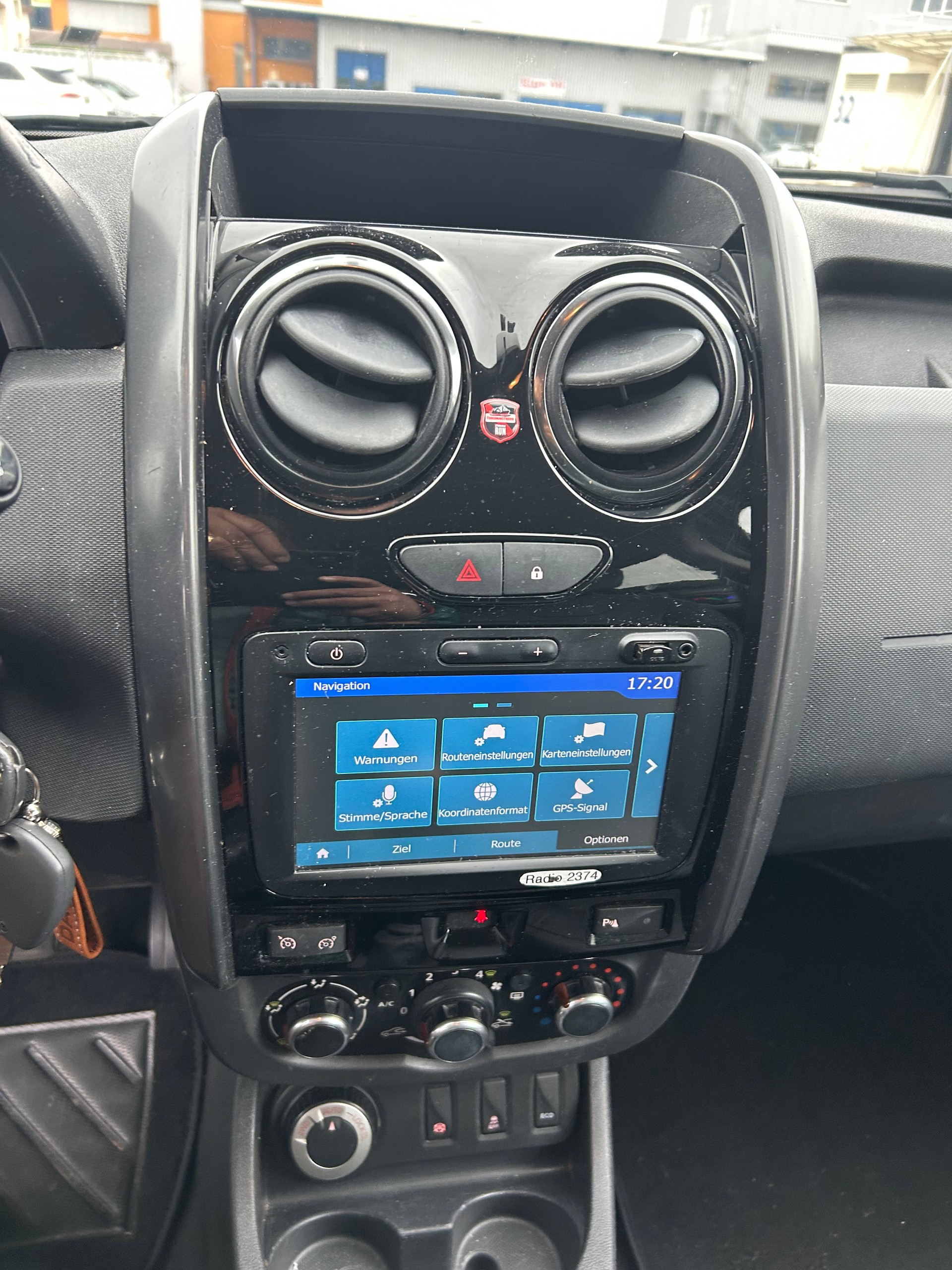 DACIA Duster 1.2 T Urban Explorer 4x4-image-4