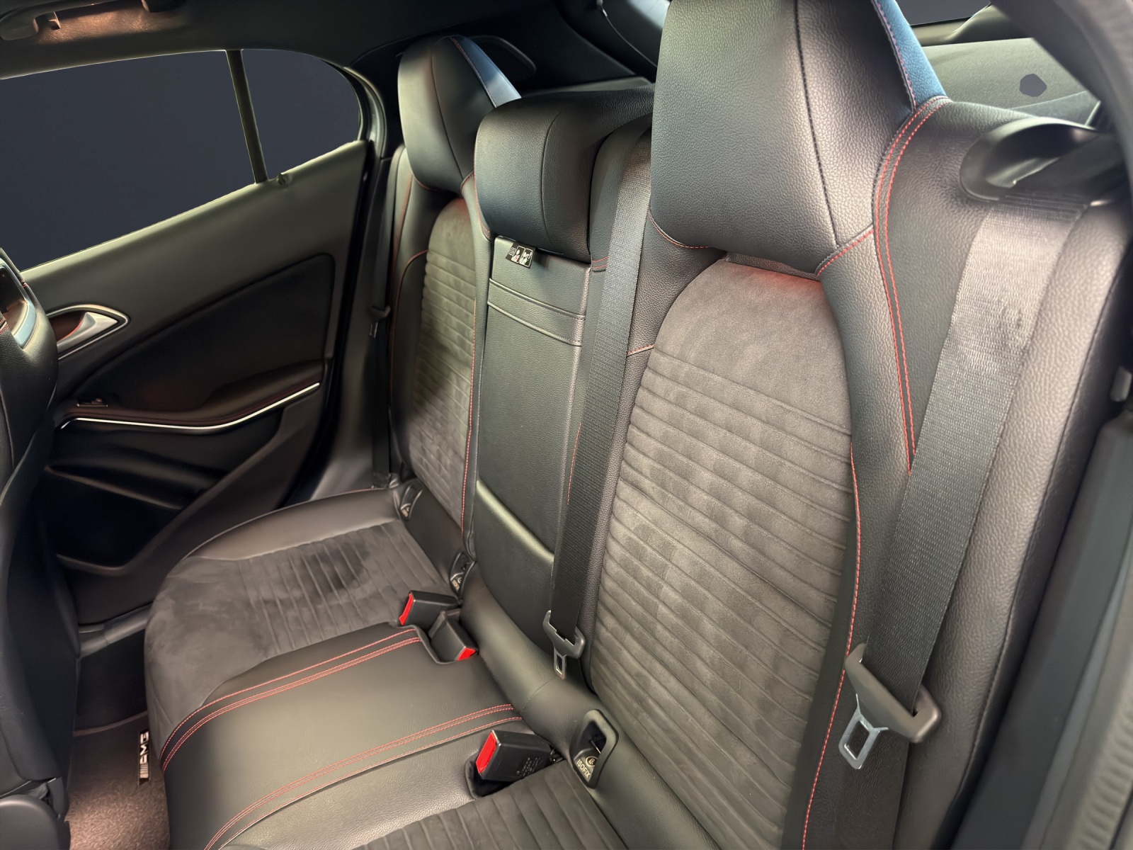 MERCEDES-BENZ GLA 220 AMG Line 4Matic-image-15