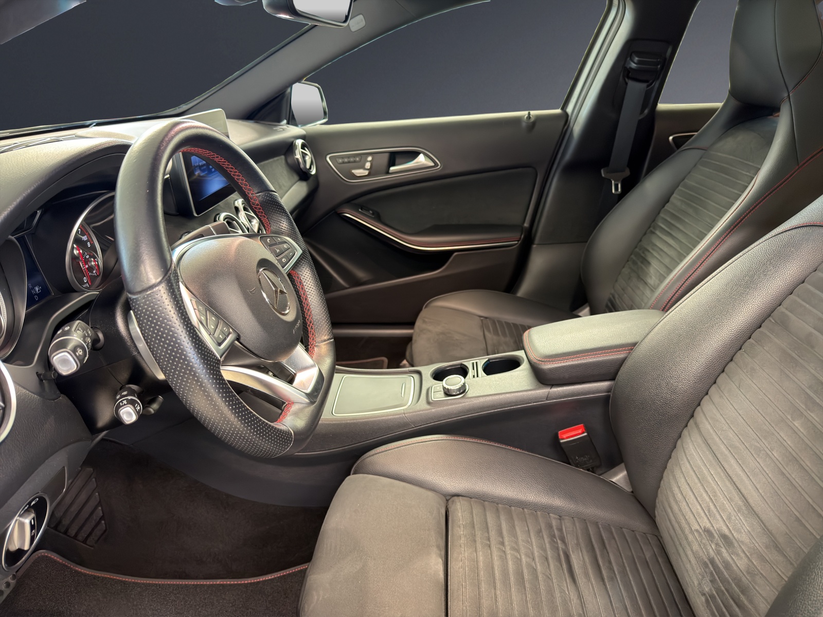 MERCEDES-BENZ GLA 220 AMG Line 4Matic-image-6