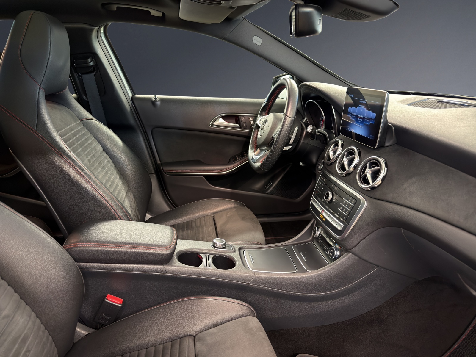 MERCEDES-BENZ GLA 220 AMG Line 4Matic-image-9