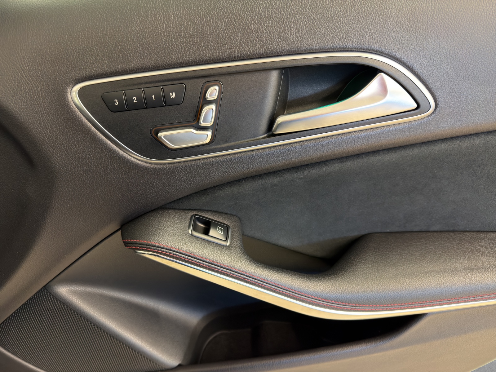 MERCEDES-BENZ GLA 220 AMG Line 4Matic-image-10