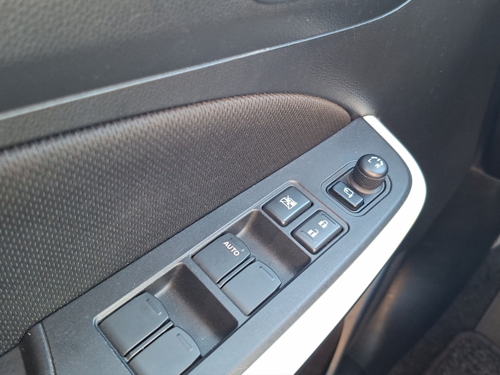 SUZUKI Swift 1.0 T Compact Top Hybrid-image-12