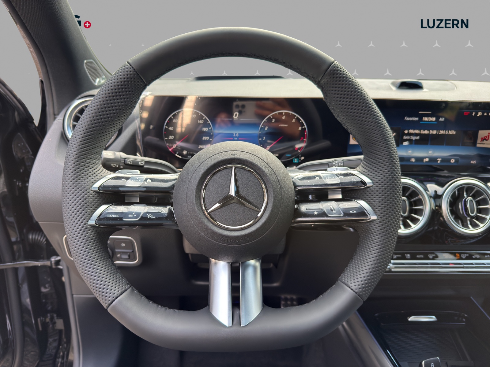 MERCEDES-BENZ GLA 250 4Matic 8G-DCT Swiss Star-image-9
