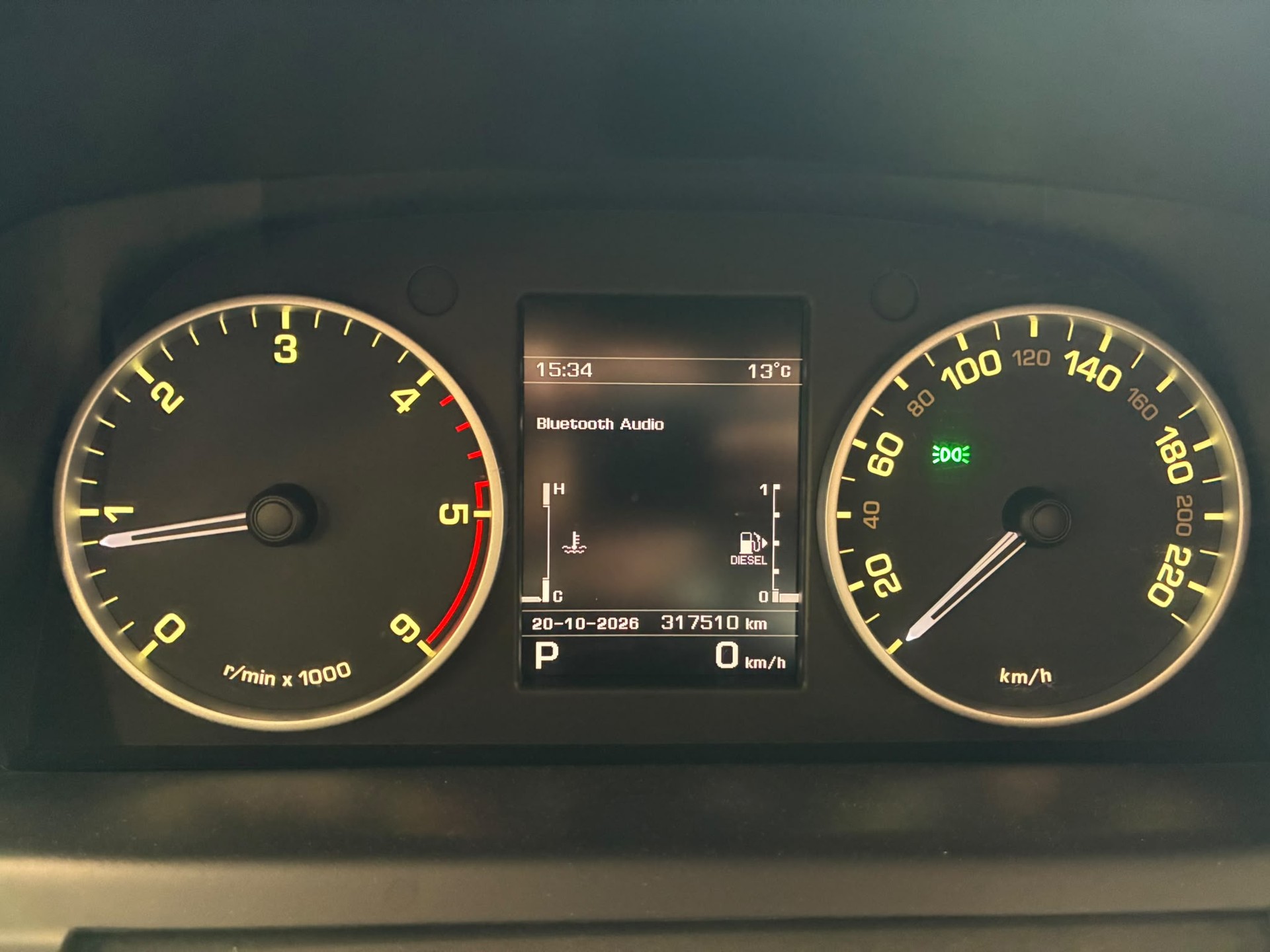 LAND ROVER Discovery 3.0 SDV6 HSE Automatic-image-22