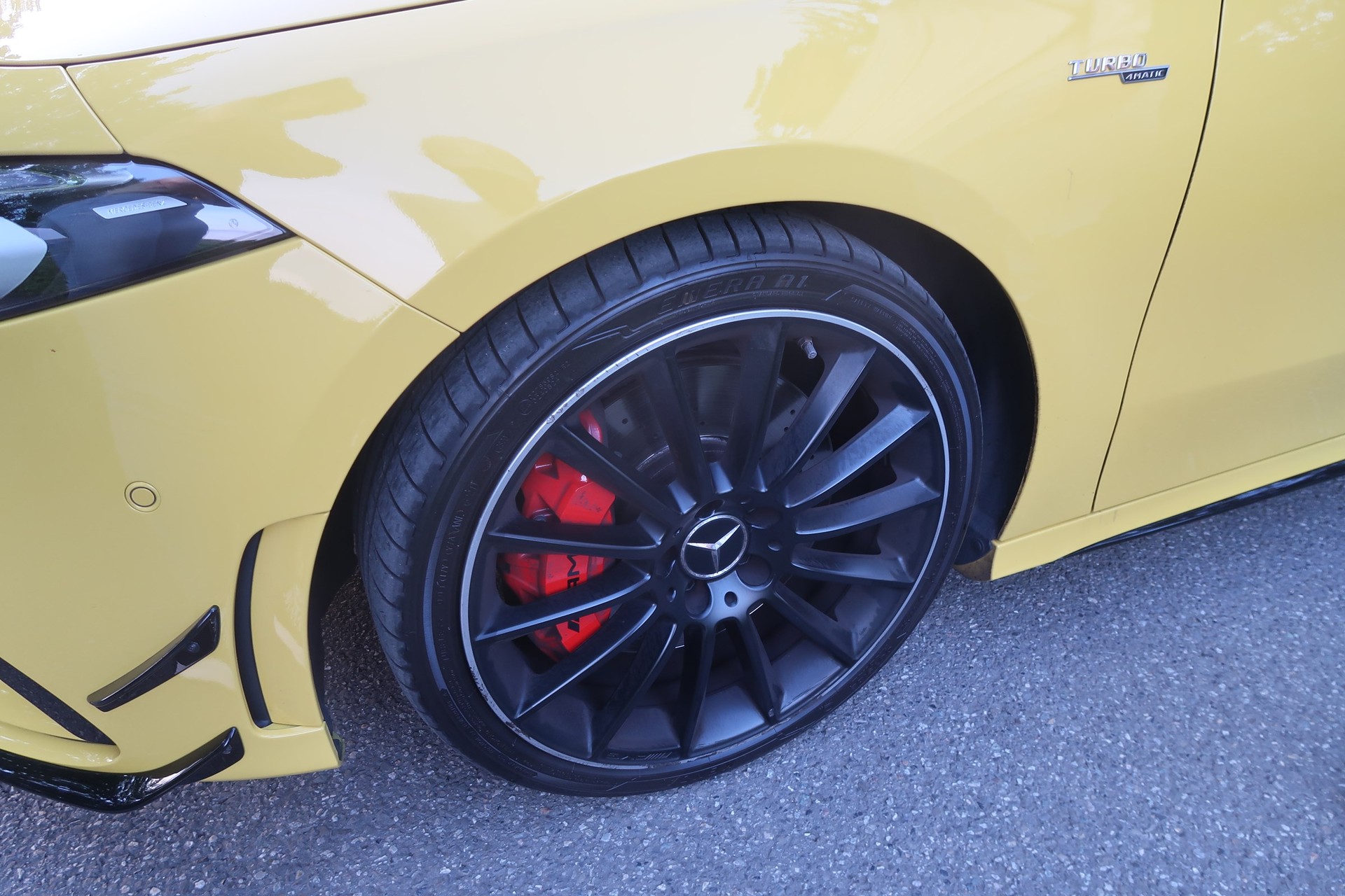 MERCEDES-BENZ A 35 AMG 4Matic Speedshift-image-5
