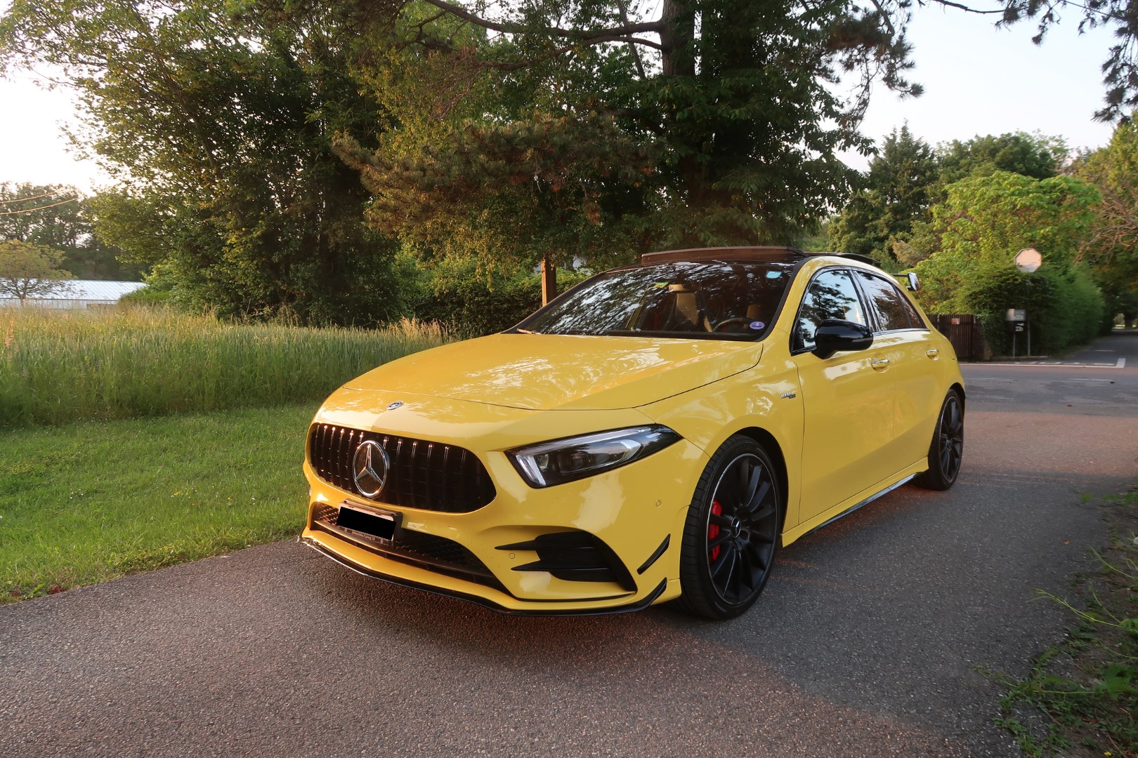 MERCEDES-BENZ A 35 AMG 4Matic Speedshift-image-3