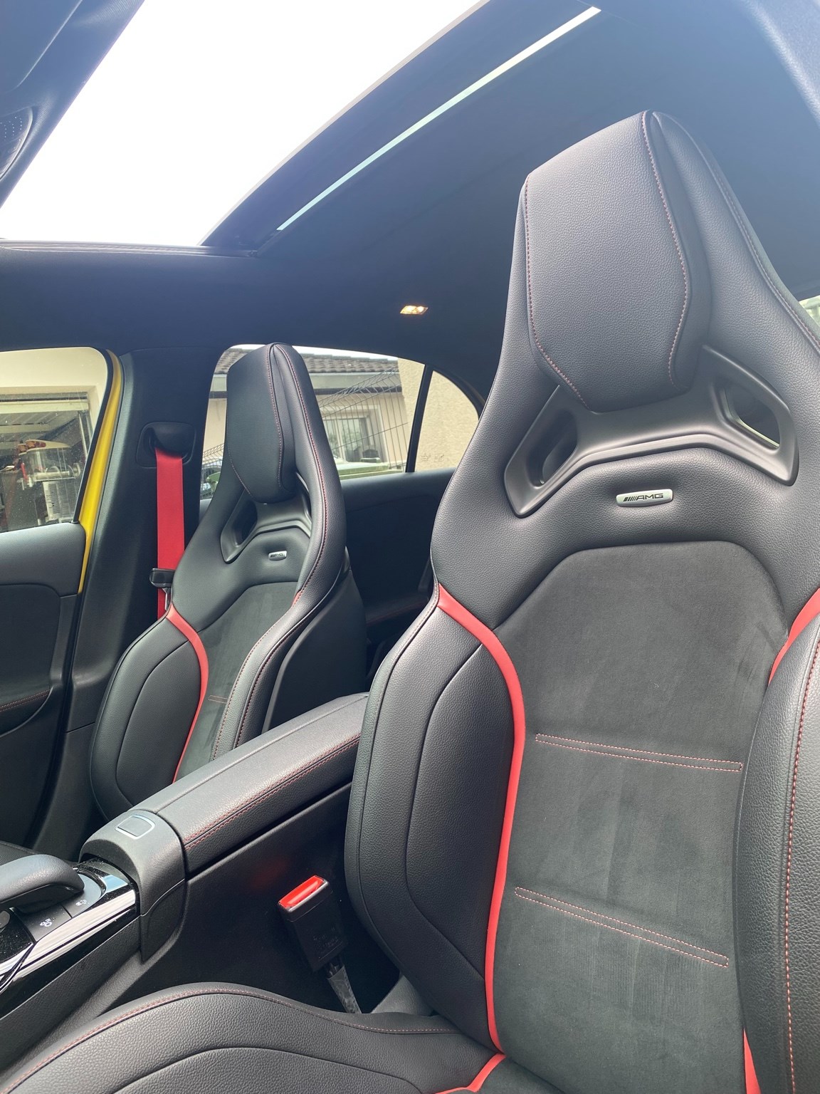 MERCEDES-BENZ A 35 AMG 4Matic Speedshift-image-9