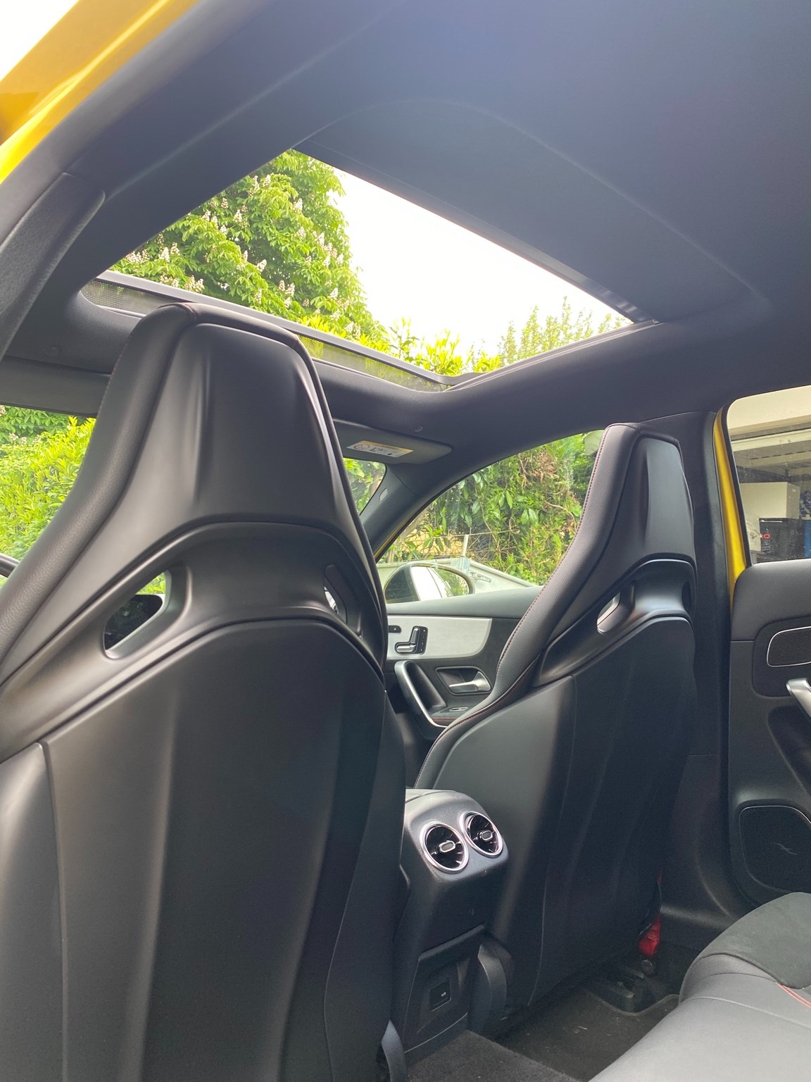 MERCEDES-BENZ A 35 AMG 4Matic Speedshift-image-10