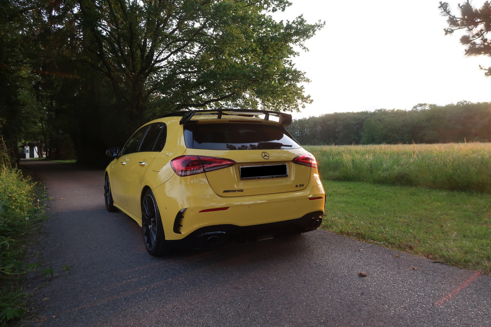 MERCEDES-BENZ A 35 AMG 4Matic Speedshift-image-2