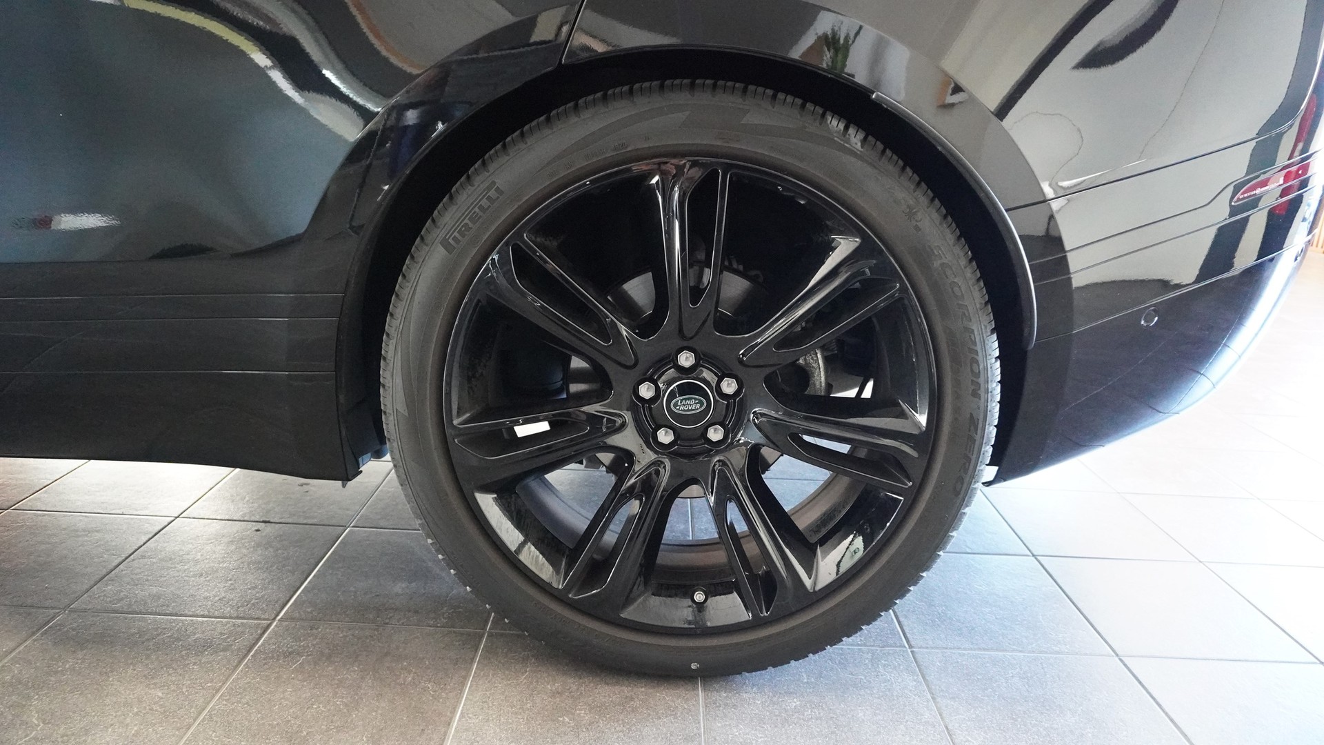LAND ROVER Range Rover Velar D 300 I6 MHEV HSE Automatic-image-15