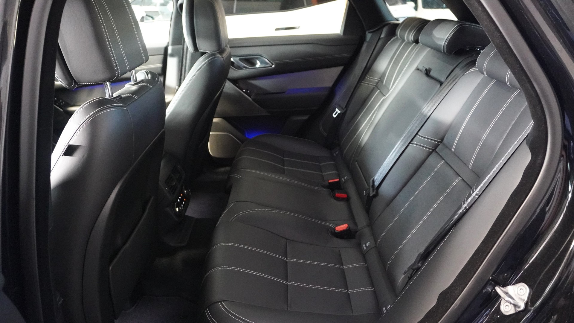 LAND ROVER Range Rover Velar D 300 I6 MHEV HSE Automatic-image-8