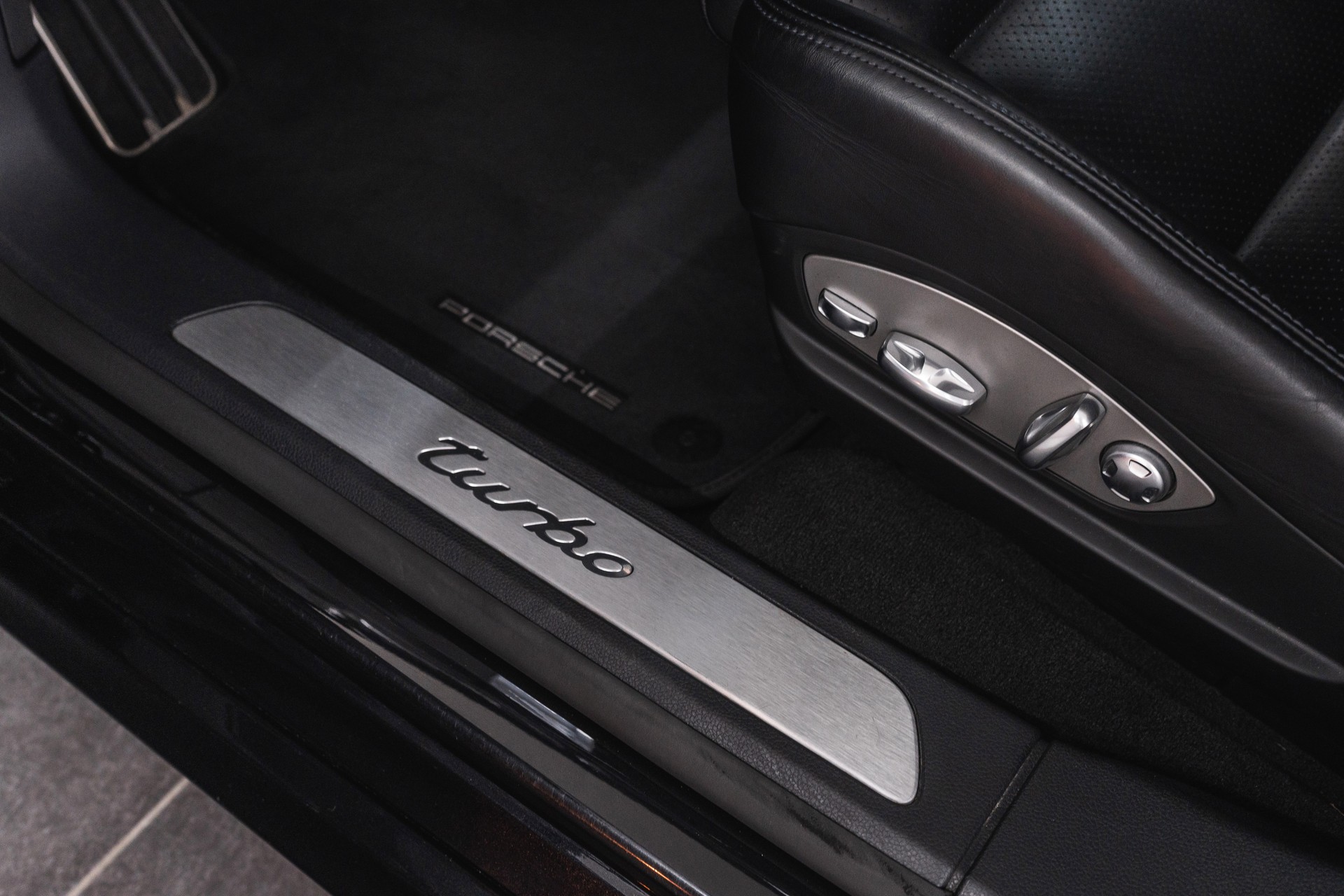 PORSCHE Panamera Turbo 4.8 PDK-image-17