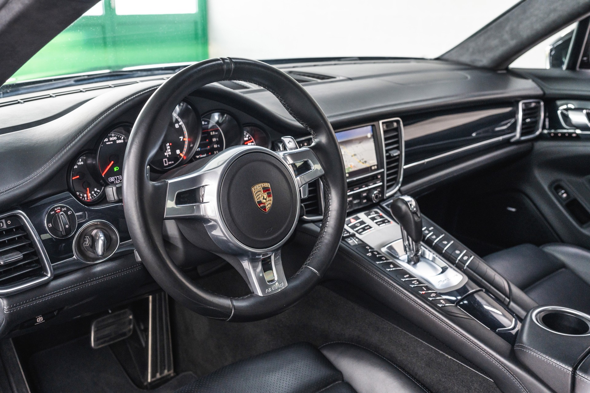 PORSCHE Panamera Turbo 4.8 PDK-image-9