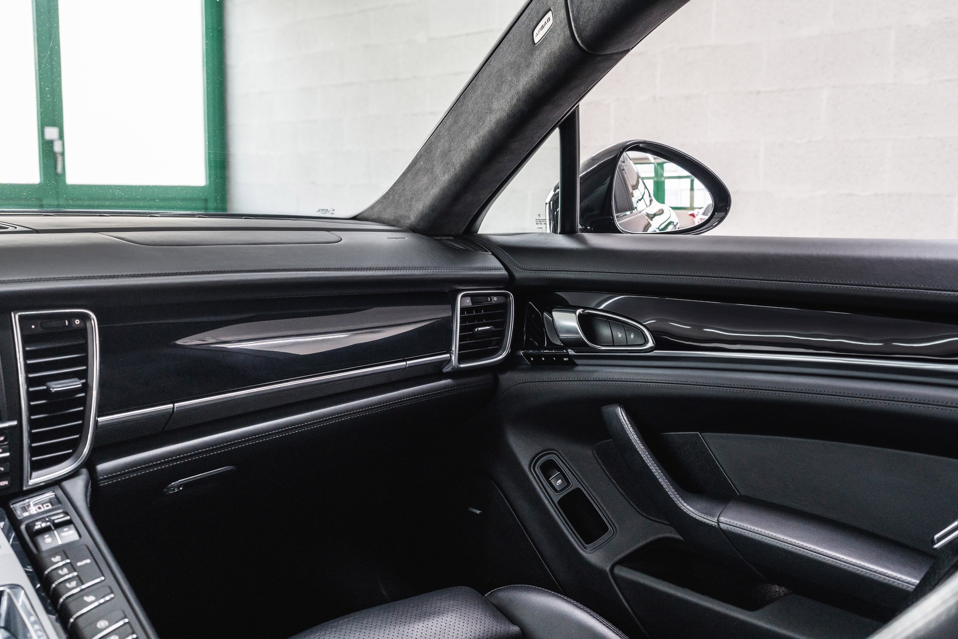 PORSCHE Panamera Turbo 4.8 PDK-image-19
