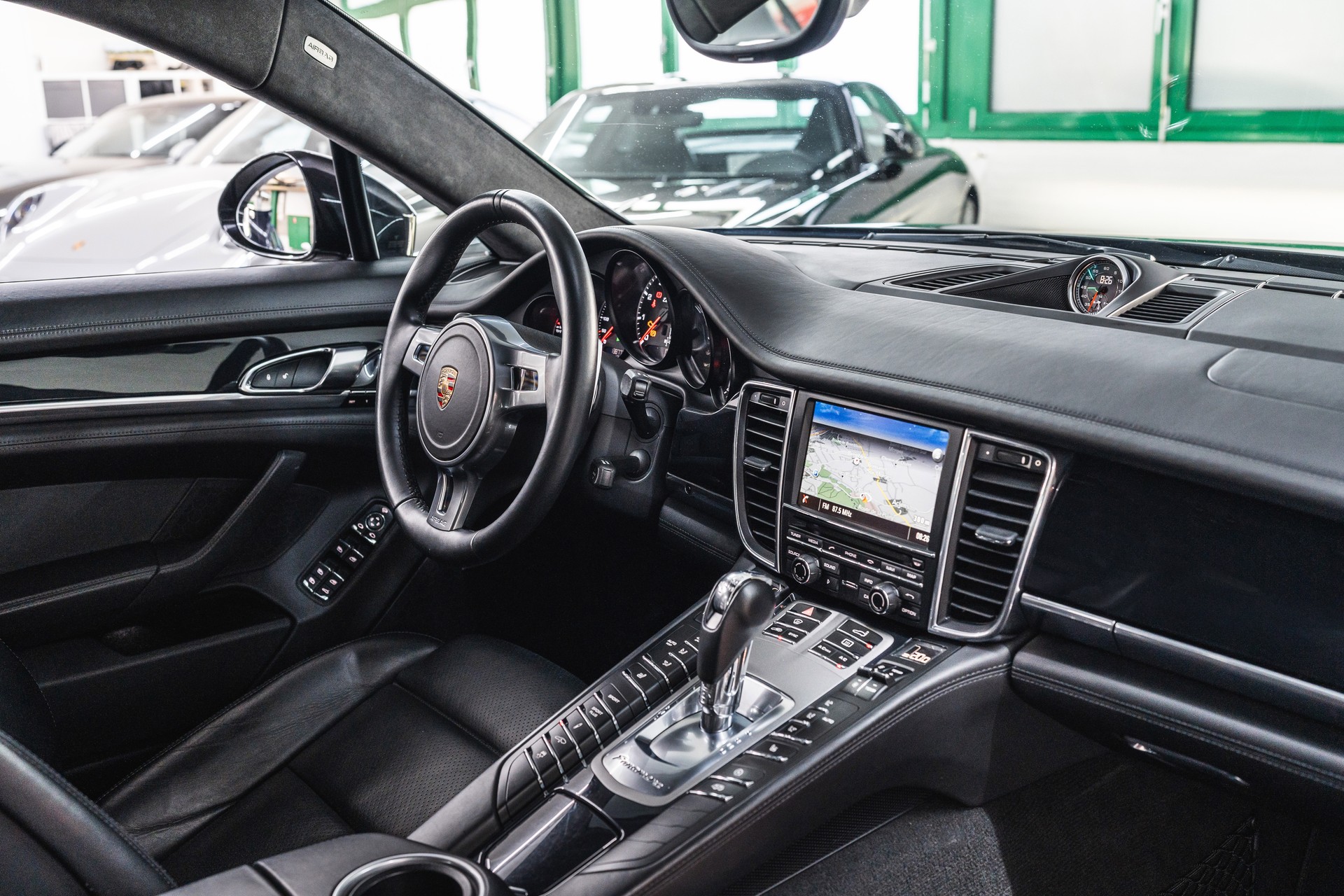 PORSCHE Panamera Turbo 4.8 PDK-image-11