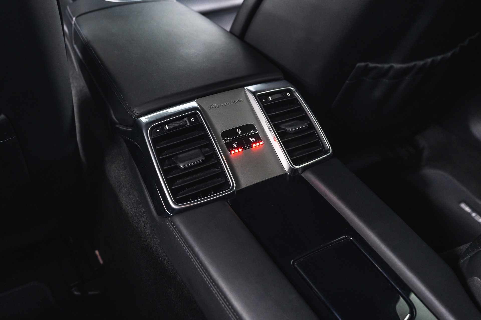 PORSCHE Panamera Turbo 4.8 PDK-image-18